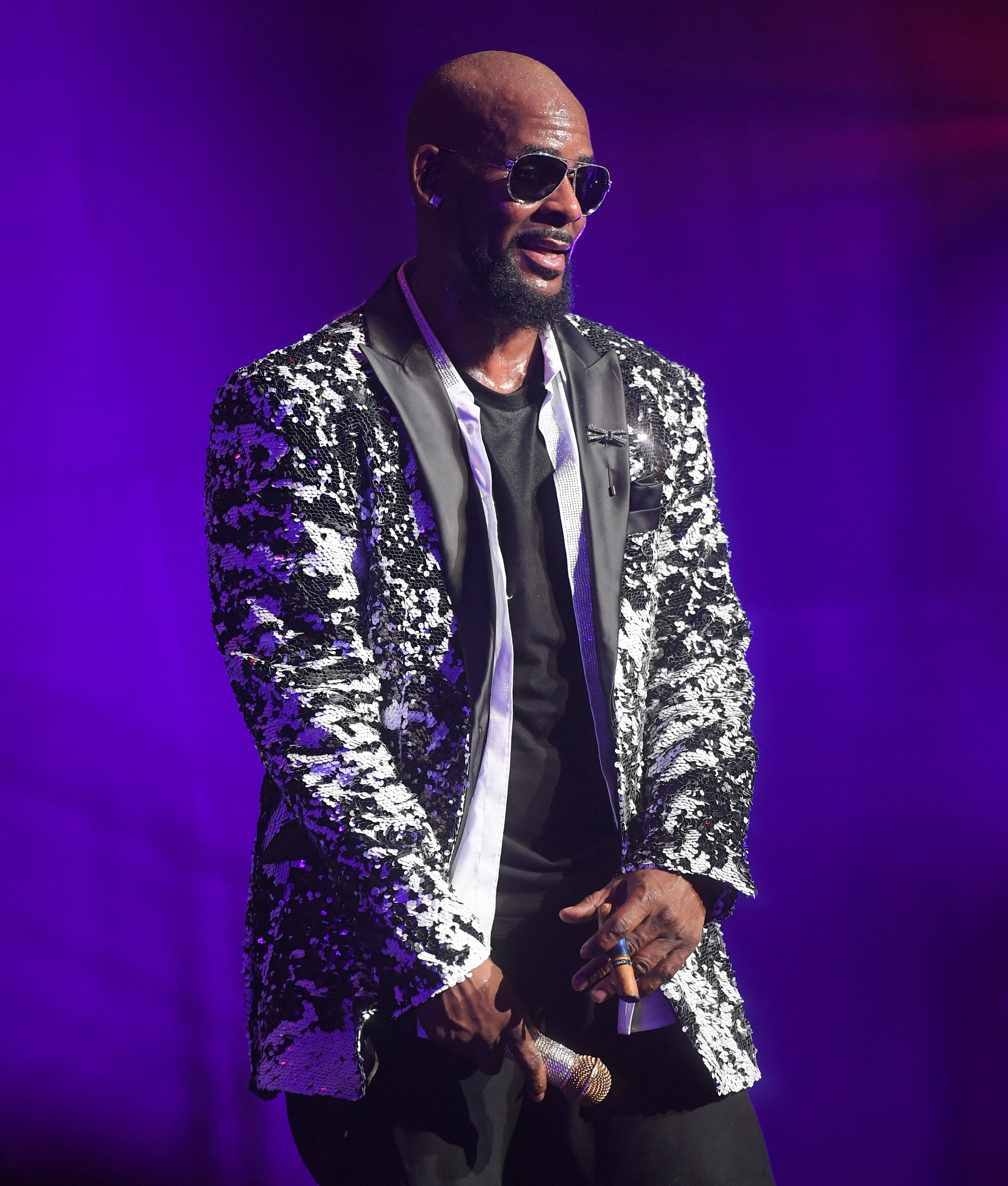 Mississippi Man Suing R. Kelly For Allegedly Having A 5-Year Affair With His Wife