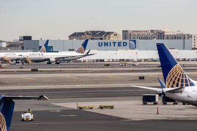 United Airlines Will Start Offering Passengers Up To $10,000 To Surrender Their Seats
