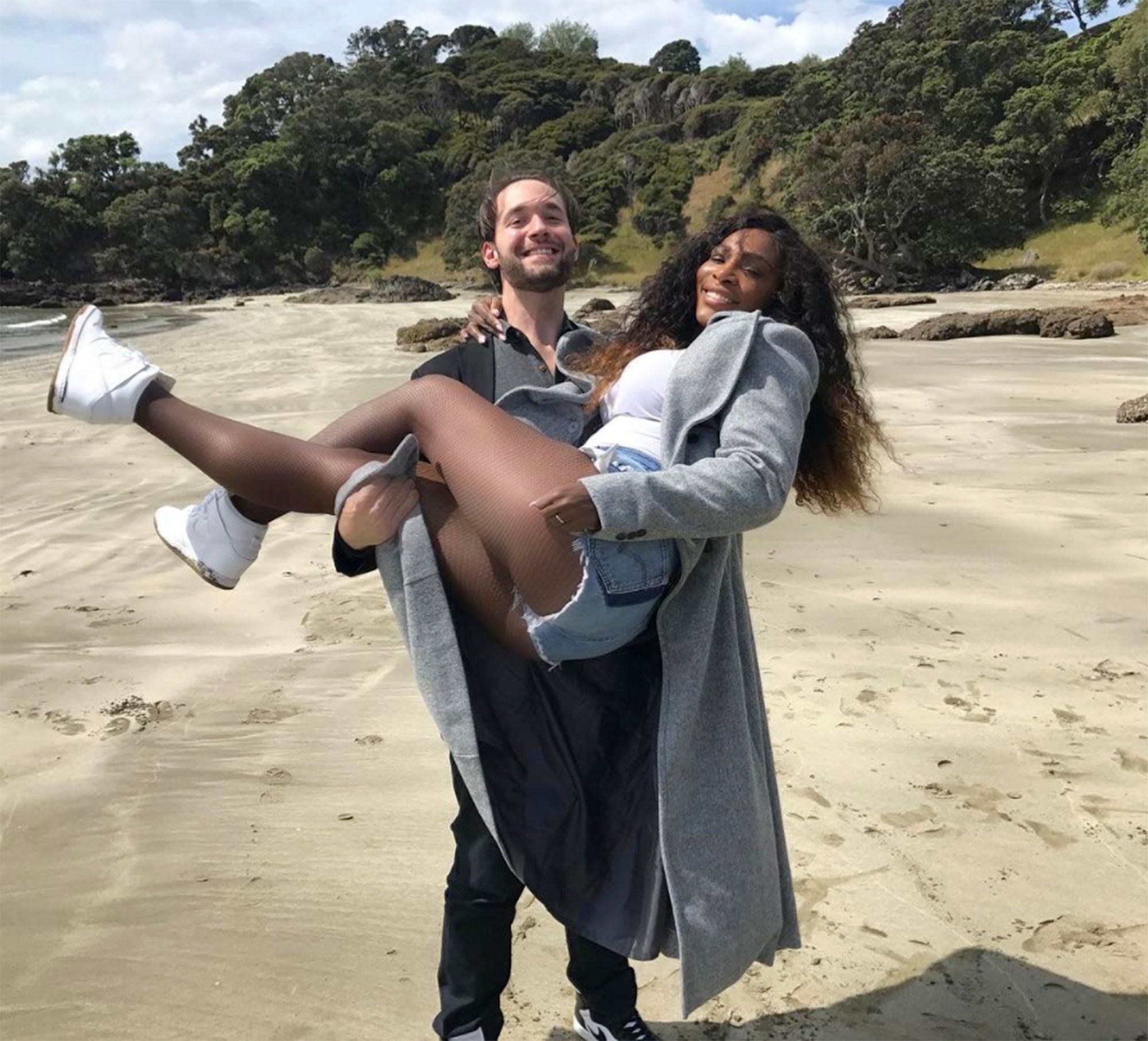 Serena Williams Gets Carried Away With Fiancé Alex Ohanian In Sweet Beach Snap
