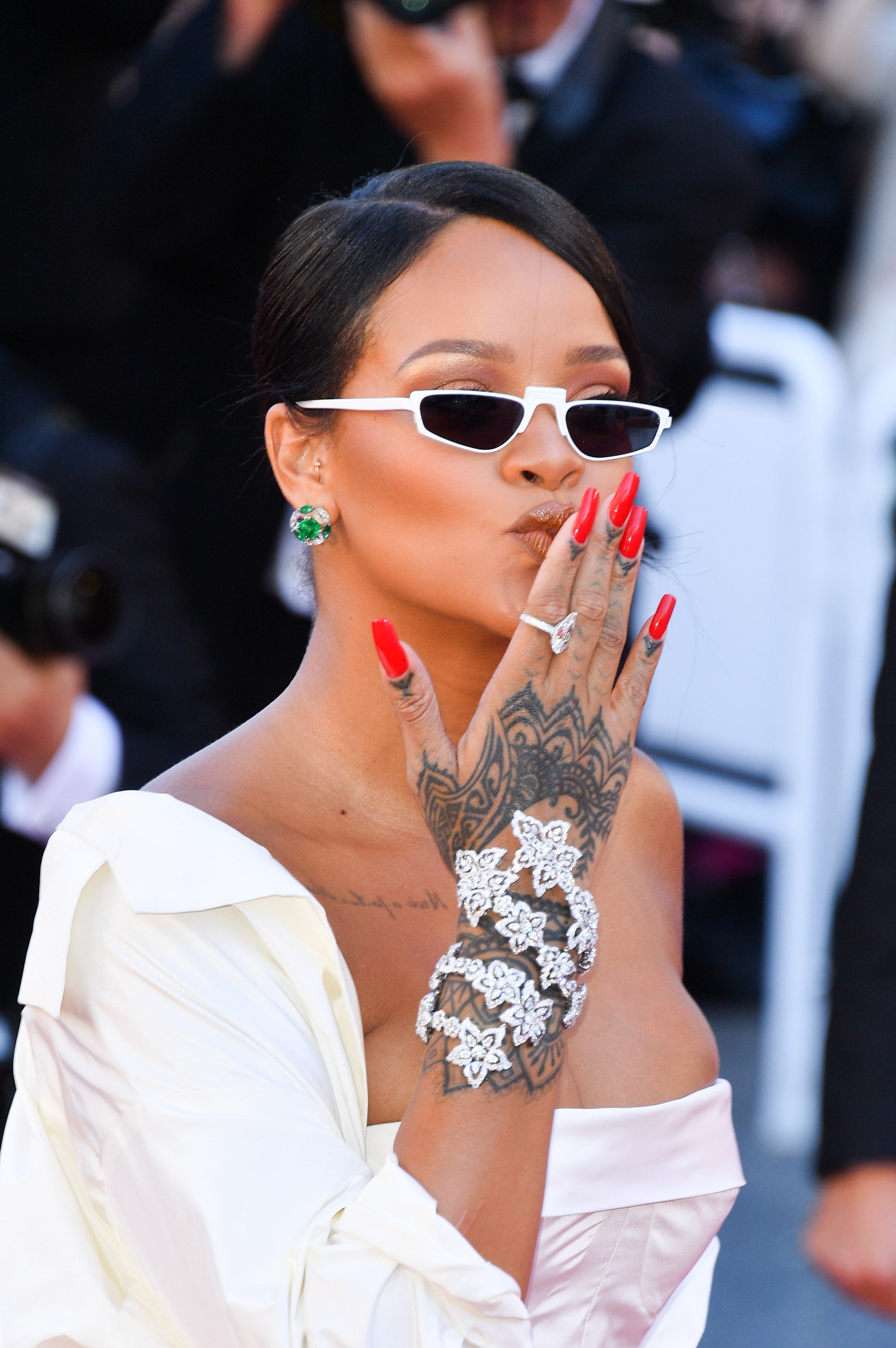 Rihanna Finally Confirms Fenty Beauty Will Arrive In Fall 2017 
