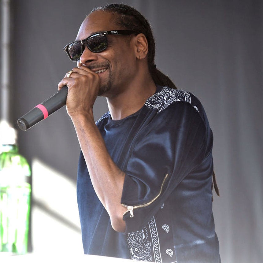 Watch Snoop Dogg’s Sign Language Interpreter Steal The Show At Concert
