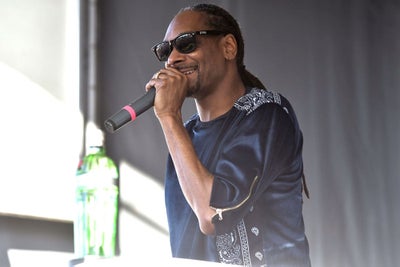 Watch Snoop Dogg’s Sign Language Interpreter Steal The Show At Concert