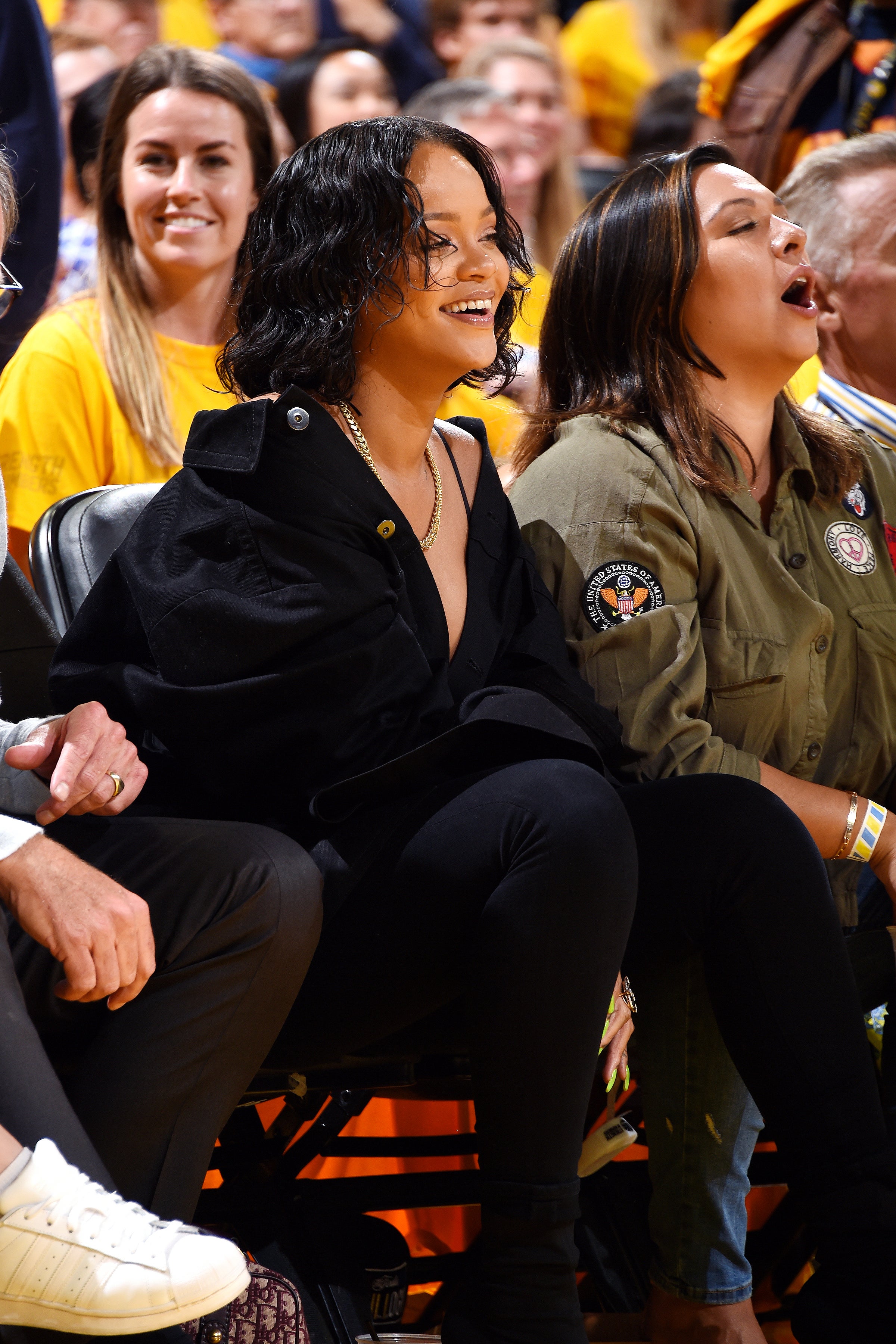 Rihanna Literally Steals The Show From LeBron James And Steph Curry At NBA Finals Game
