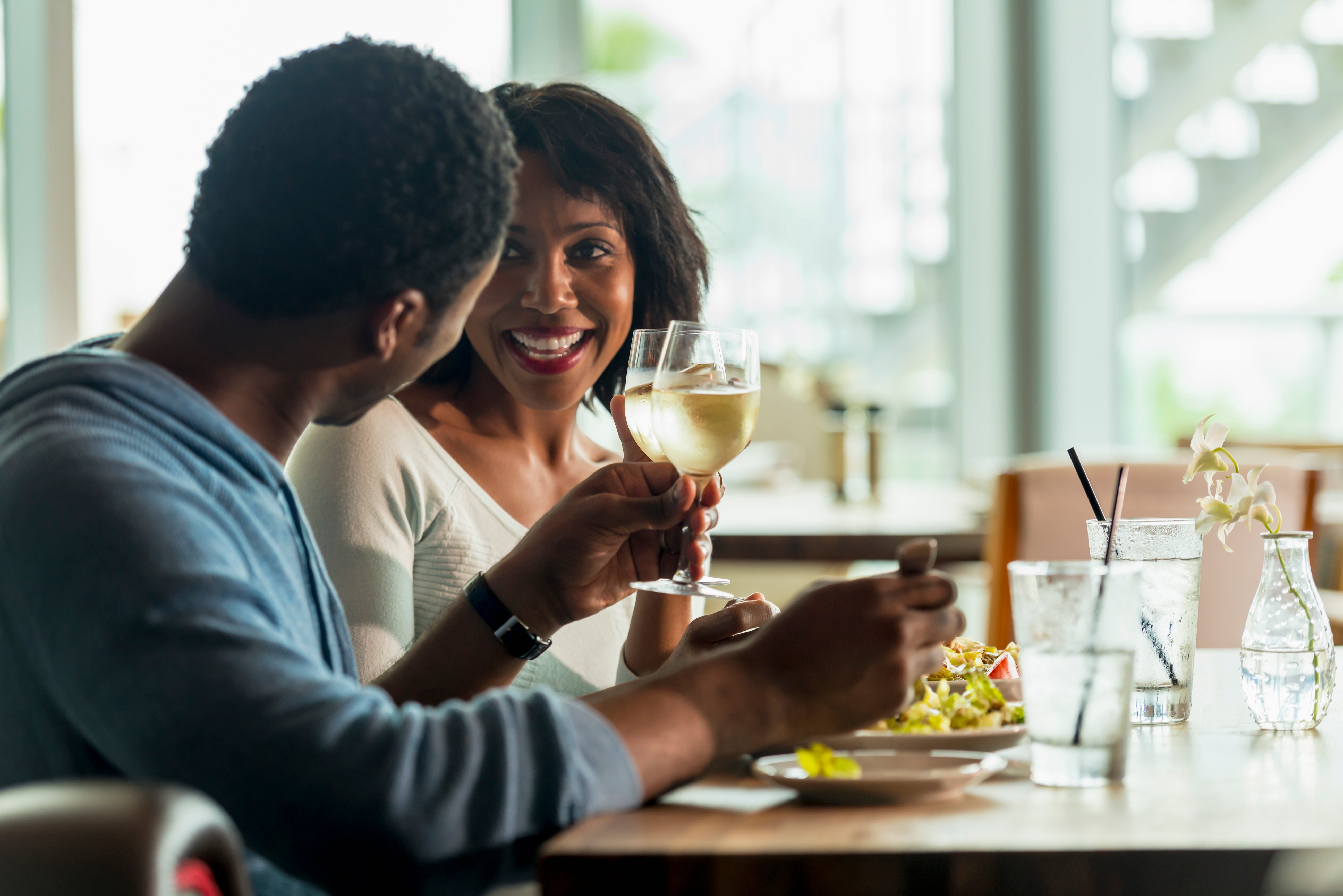 8 Warning Signs Of A Really Bad First Date