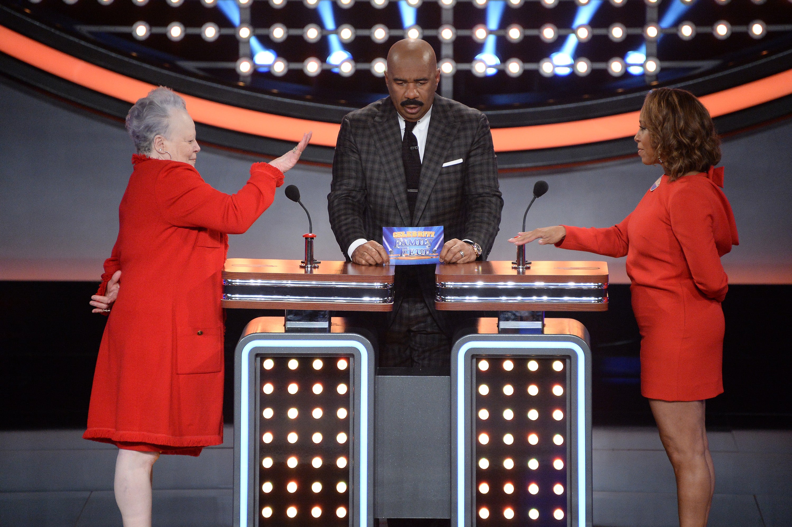 The Harveys Go Head To Head In This 'Celebrity Family Feud' Sneak Peek
