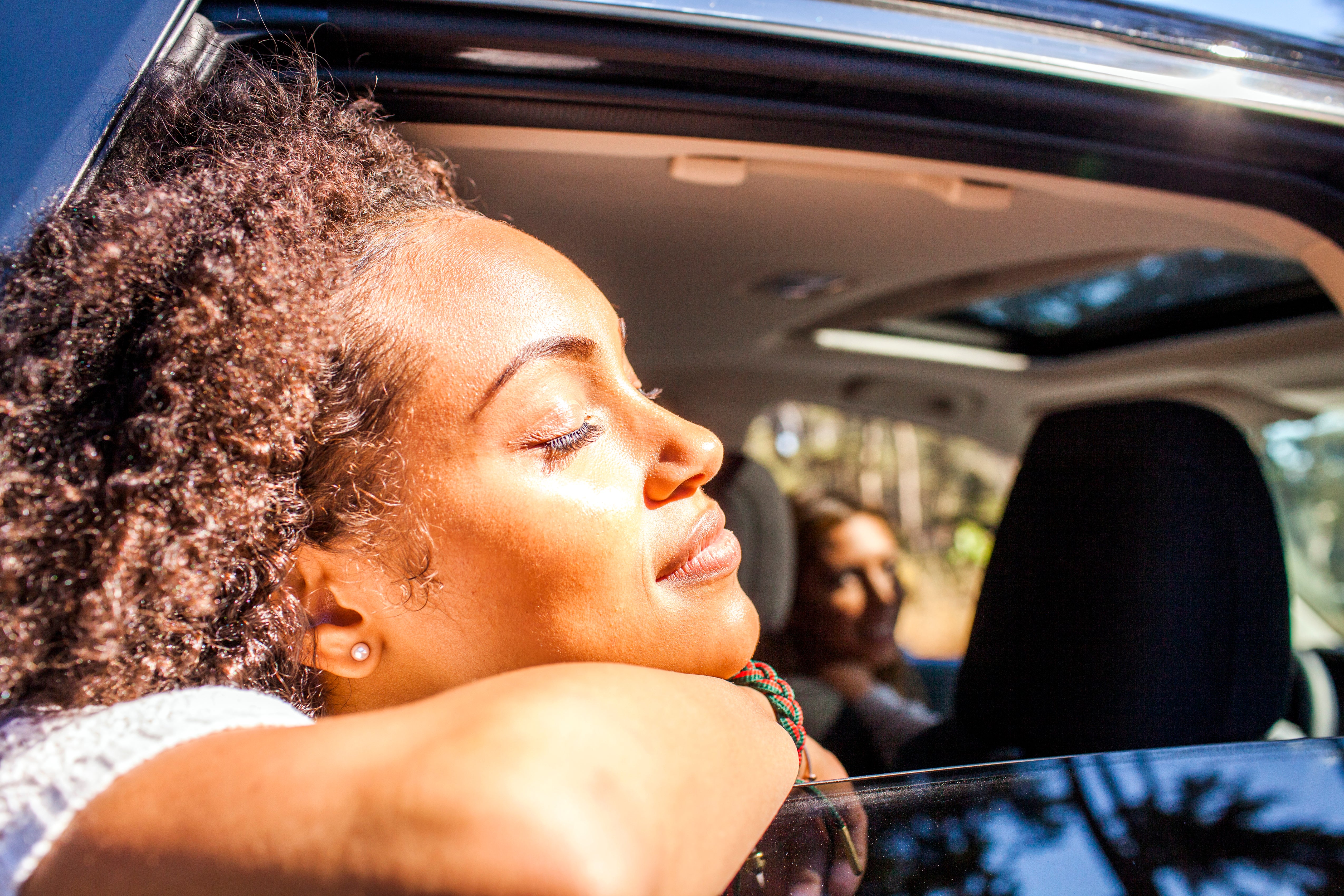 How to Reapply Sunscreen Without Ruining Your Makeup
