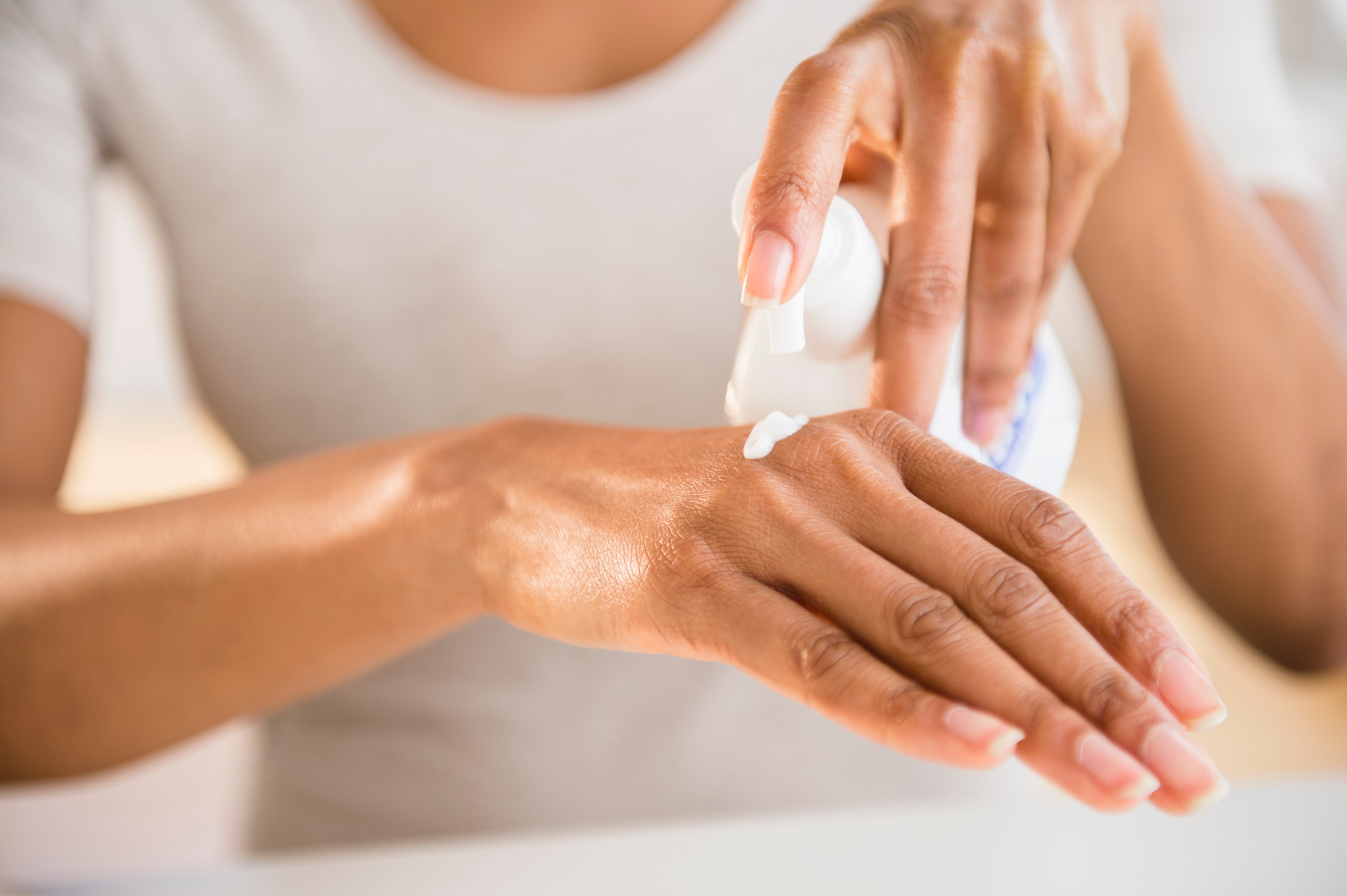 These Are The Spots Most People Miss When Putting On Sunscreen, And It's Actually Pretty Dangerous
