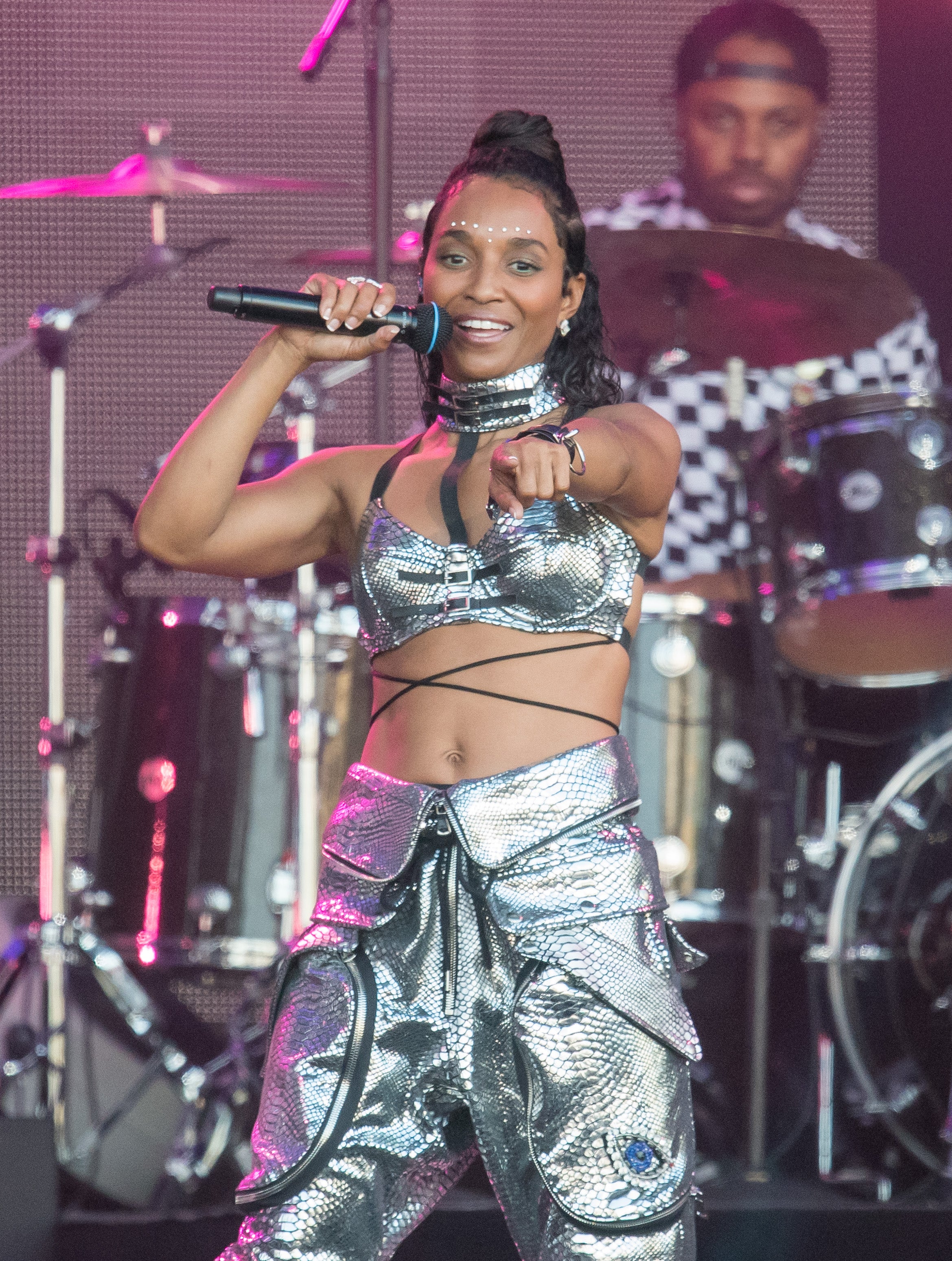 According To Chilli, Here's Why You Should Take Another Listen To TLC's 'No Scrubs'
