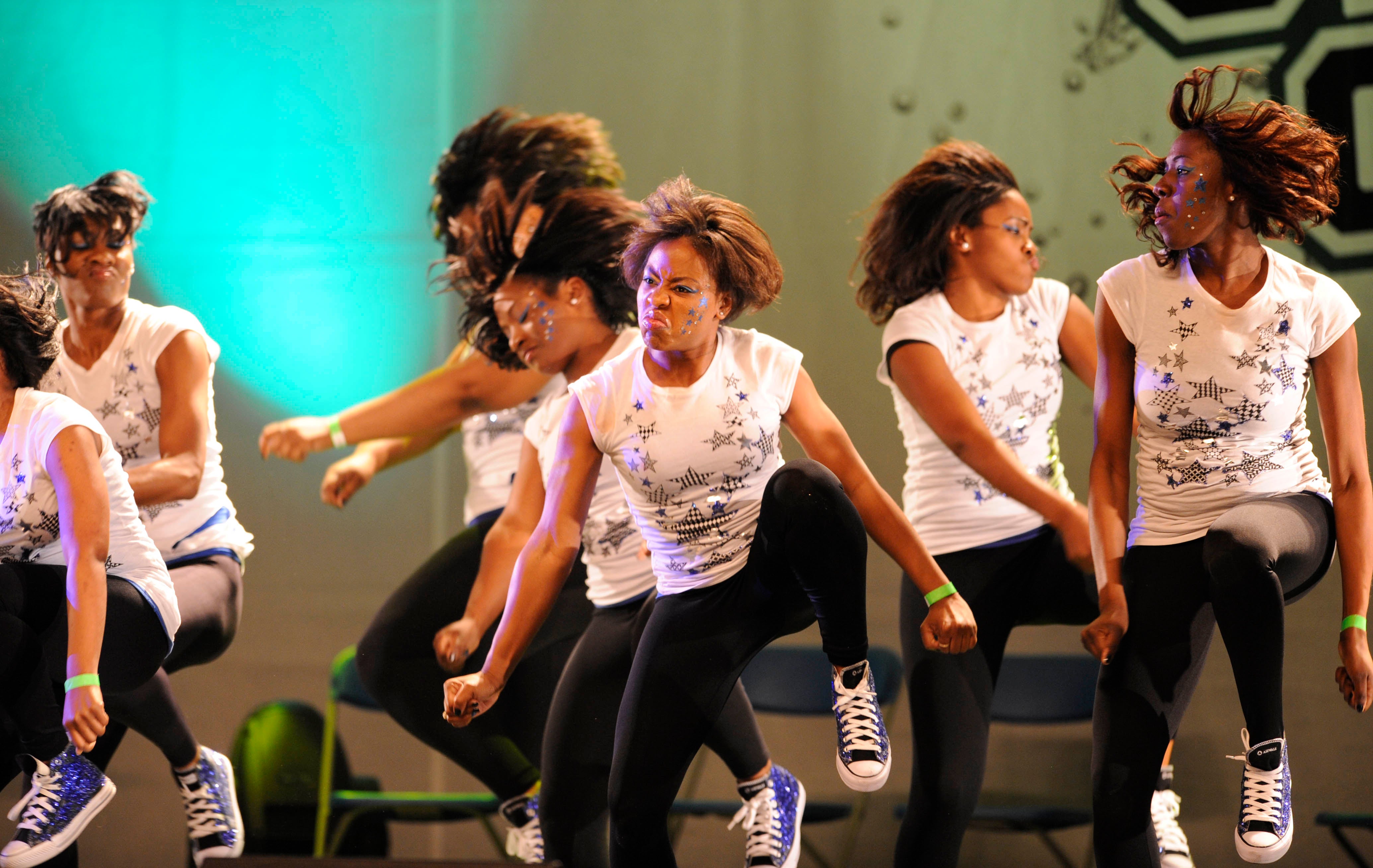 These Images of Black Sororities and Fraternities Stepping Show The True Beauty of the Artform
