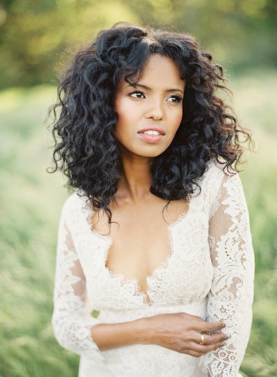 6 Easy and Weatherproof Ways To Style Textured Hair For a Beach Wedding