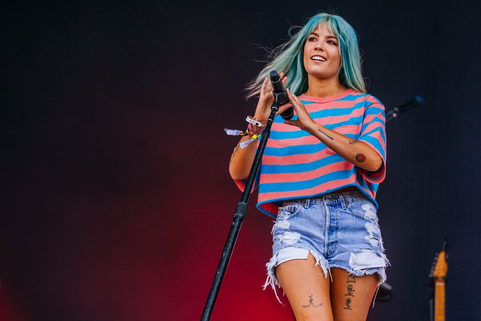 Halsey Calls Out Hotel Industry For Not Providing Shampoo Products That Cater To People Of Color