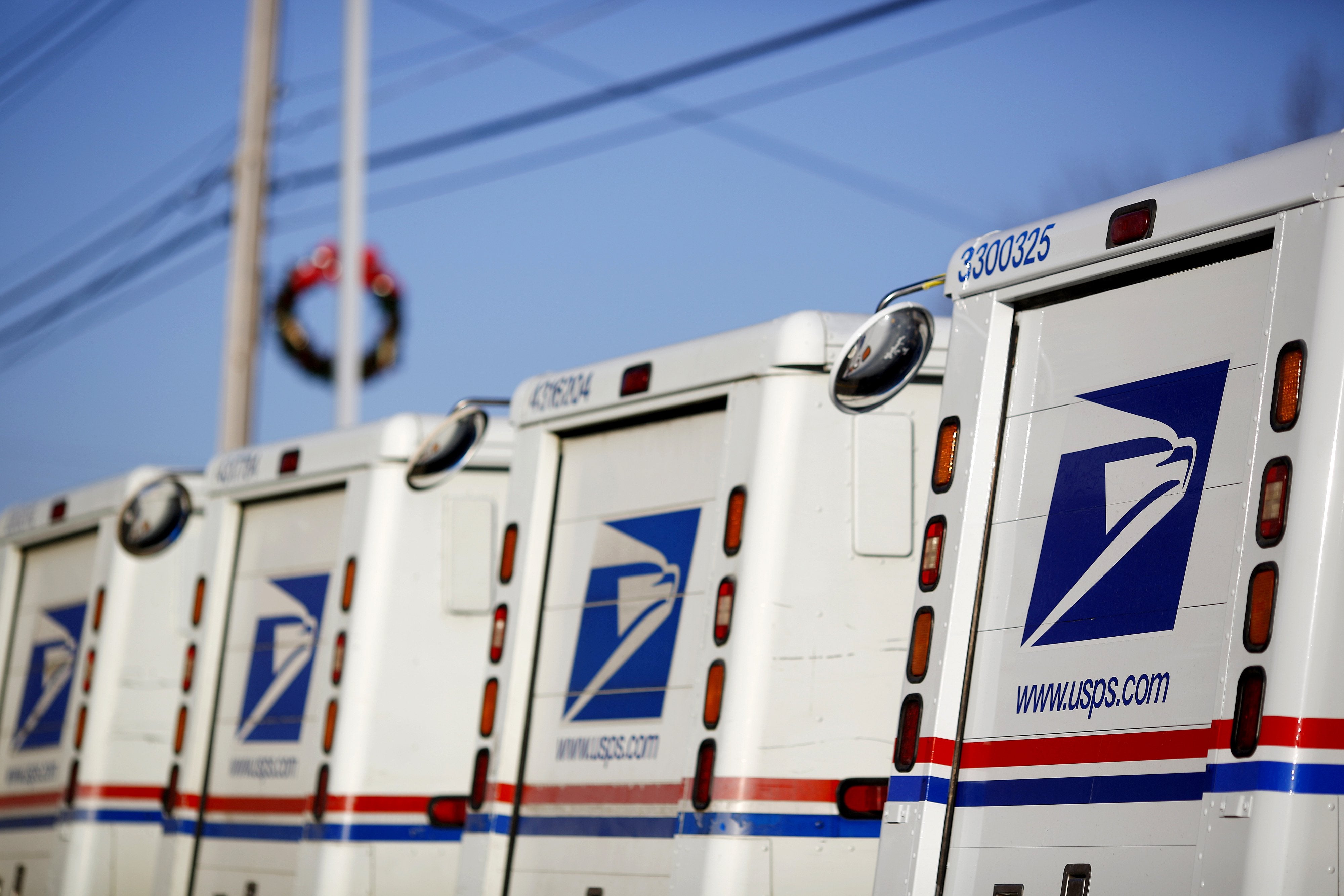 16 Postal Workers Charged After Accepting Bribes To Deliver Drugs
