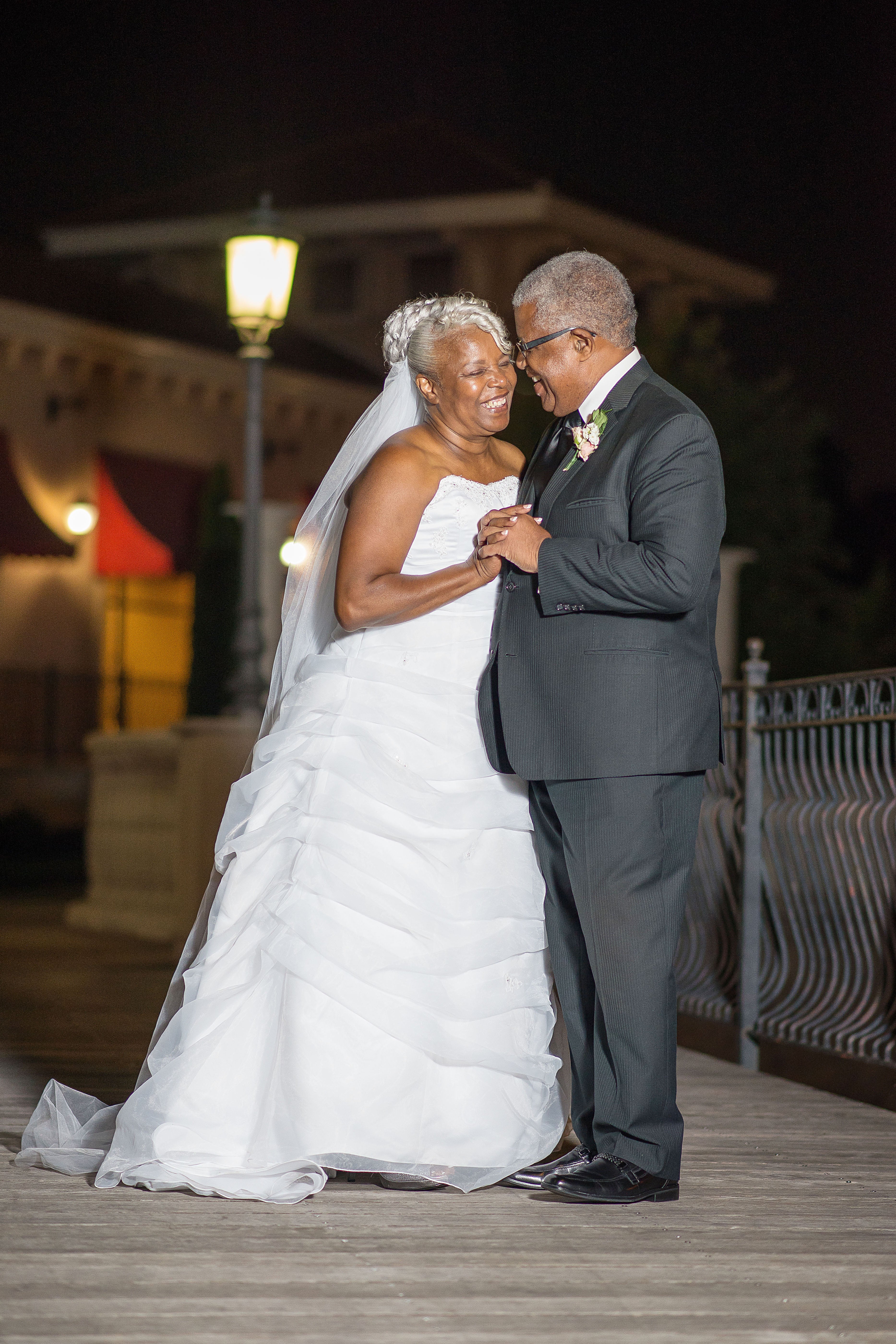 Cute Elderly Couple Who Nearly Broke The Internet With Viral Engagement Photos Ties The Knot
