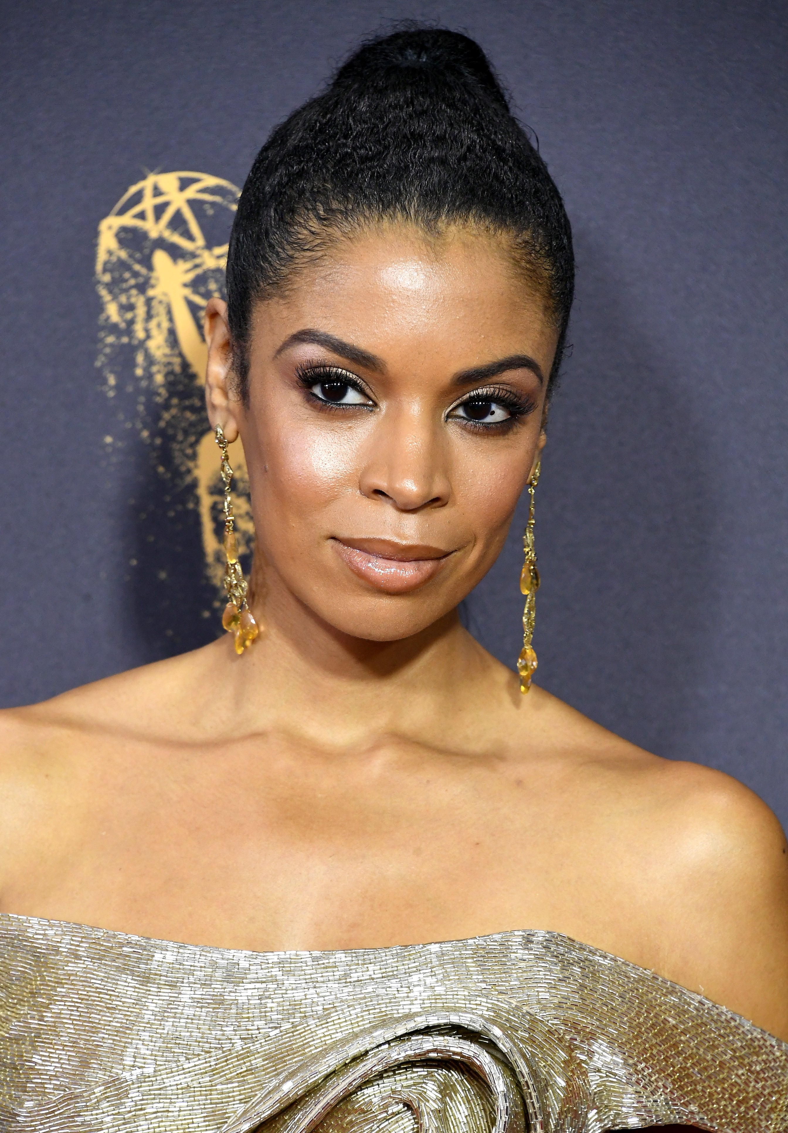 Here's A Closer Look At All The Major Beauty Moments On The Emmys Red Carpet 
