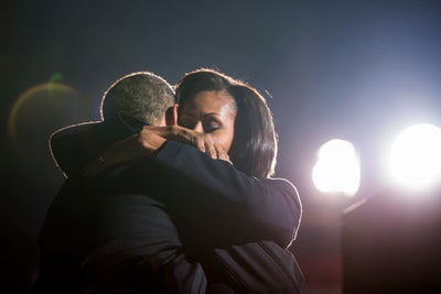 25 Beautiful Photos From Barack And Michelle Obama’s Iconic 25 Year Marriage