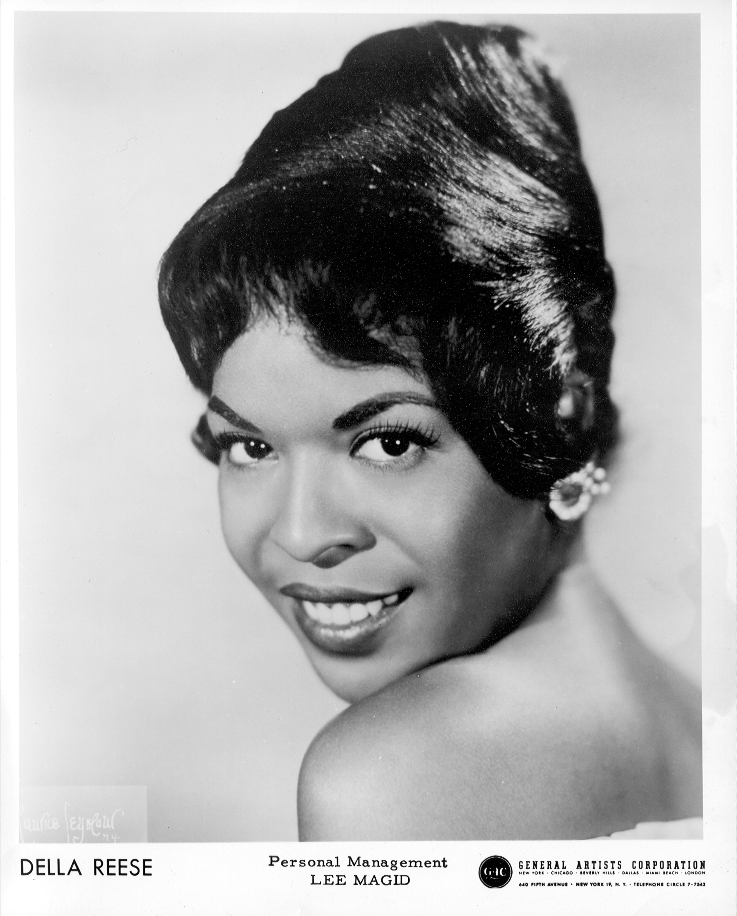 15 Rare Photos Of The Incredible Della Reese 
