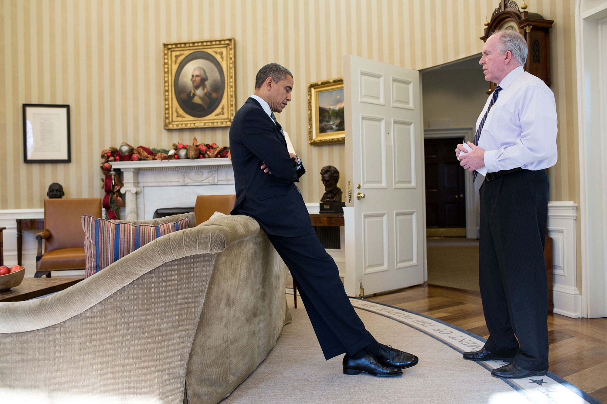 Former W.H. Photographer Reveals Never-Before-Seen Photos of Obama’s Anguish After Sandy Hook