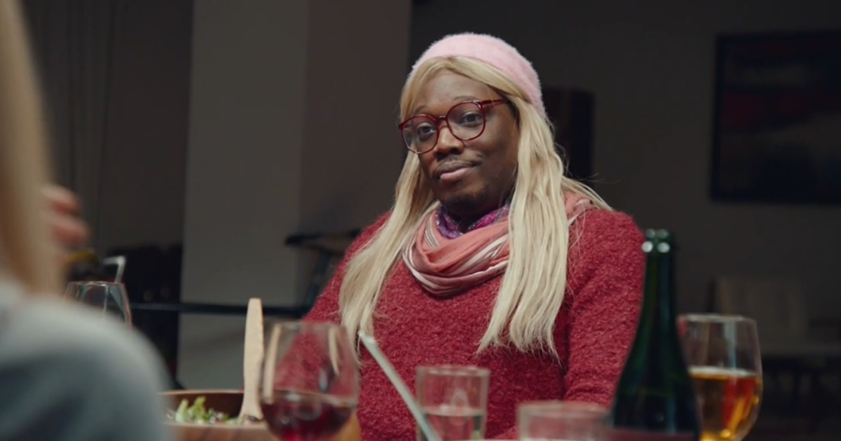 Michael Che Goes Undercover On SNL As A White Woman Named Gretchen
