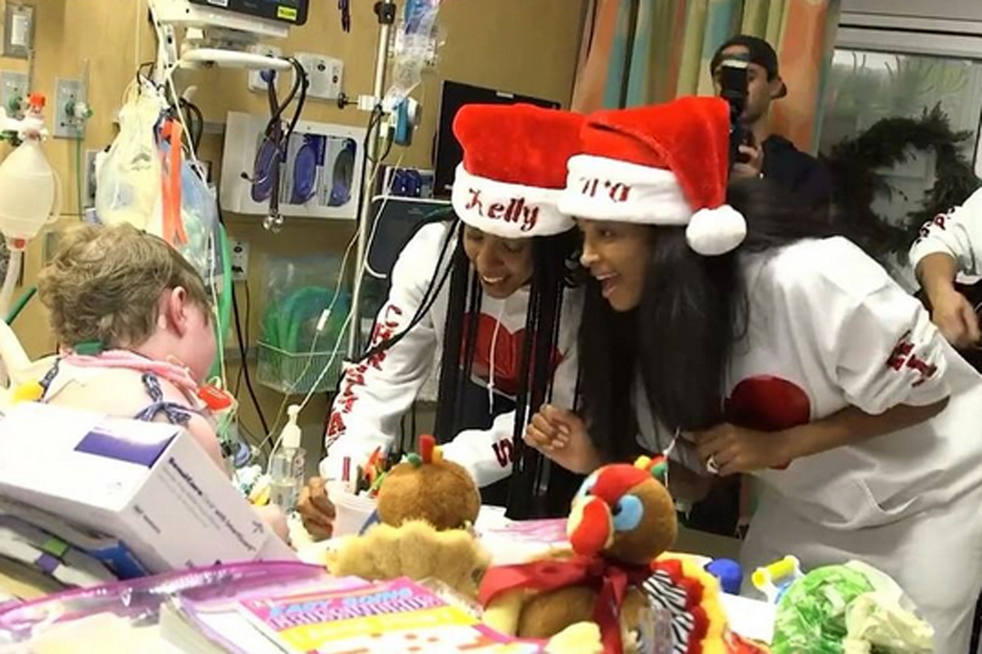 Kelly Rowland And Ciara Sing Christmas Carols To Bring Some Holiday Cheer To Sick Children