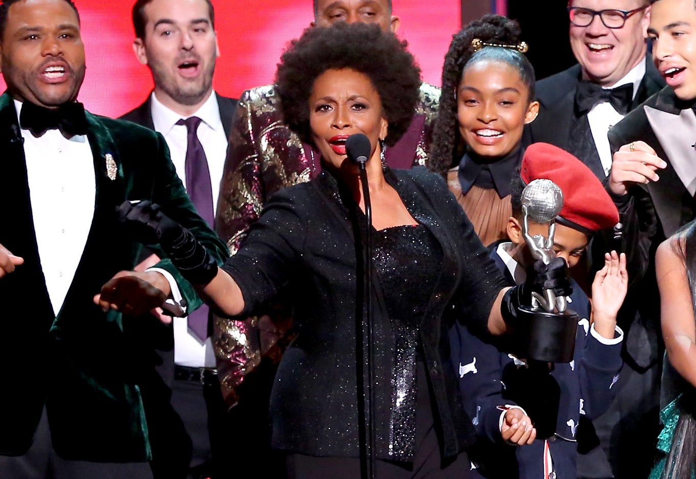 Jenifer Lewis Drops NAACP Image Award After Hilarious Speech

