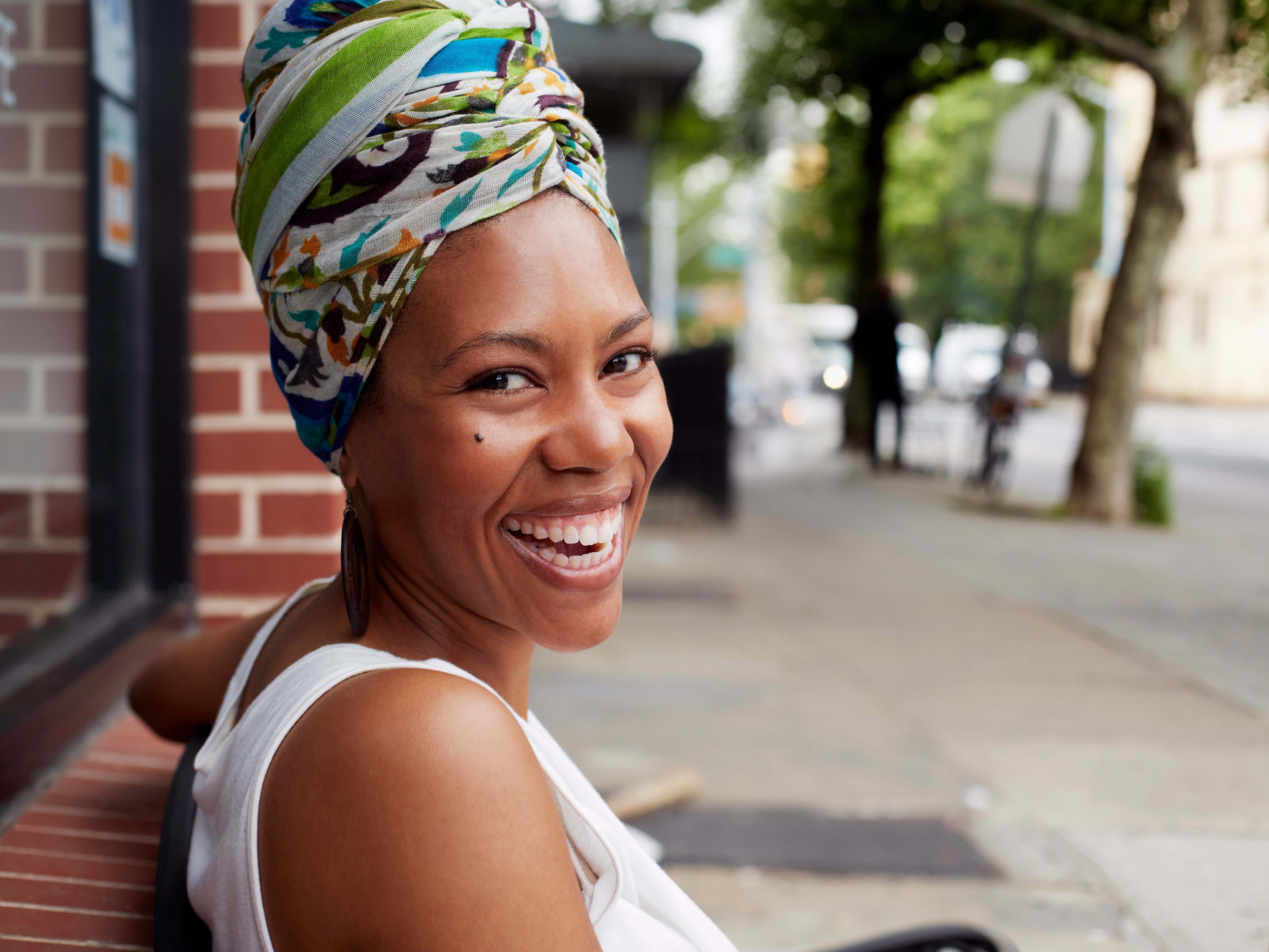 Watch, This Hilarious Video of a Woman Turning Her Leggings Into the Perfect Turban 
