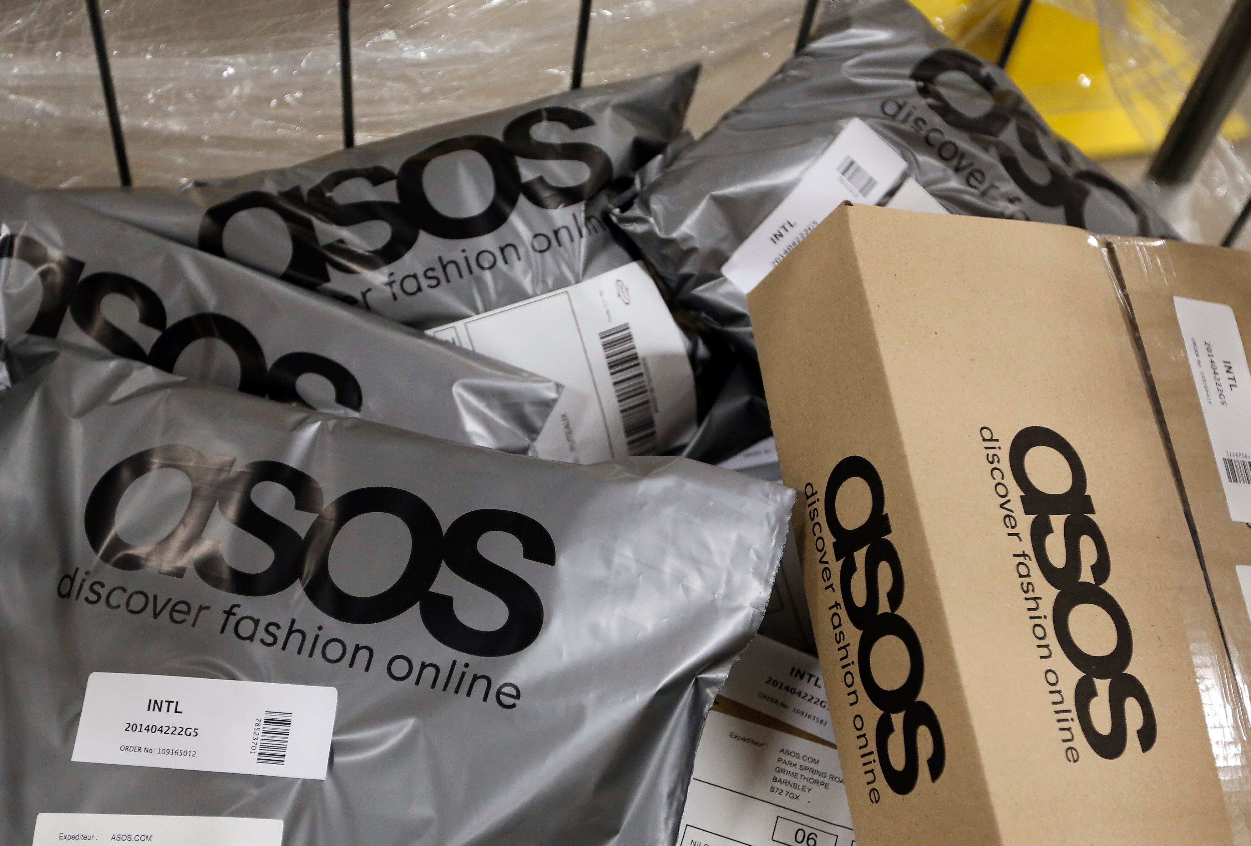 ASOS Is Now Using Different Size Models On Its E-Commerce Site 
