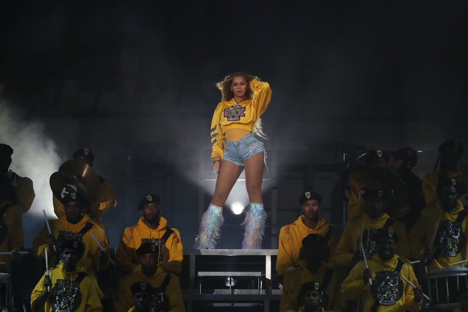 Beyoncé Changes Nail Color During Coachella Performance 