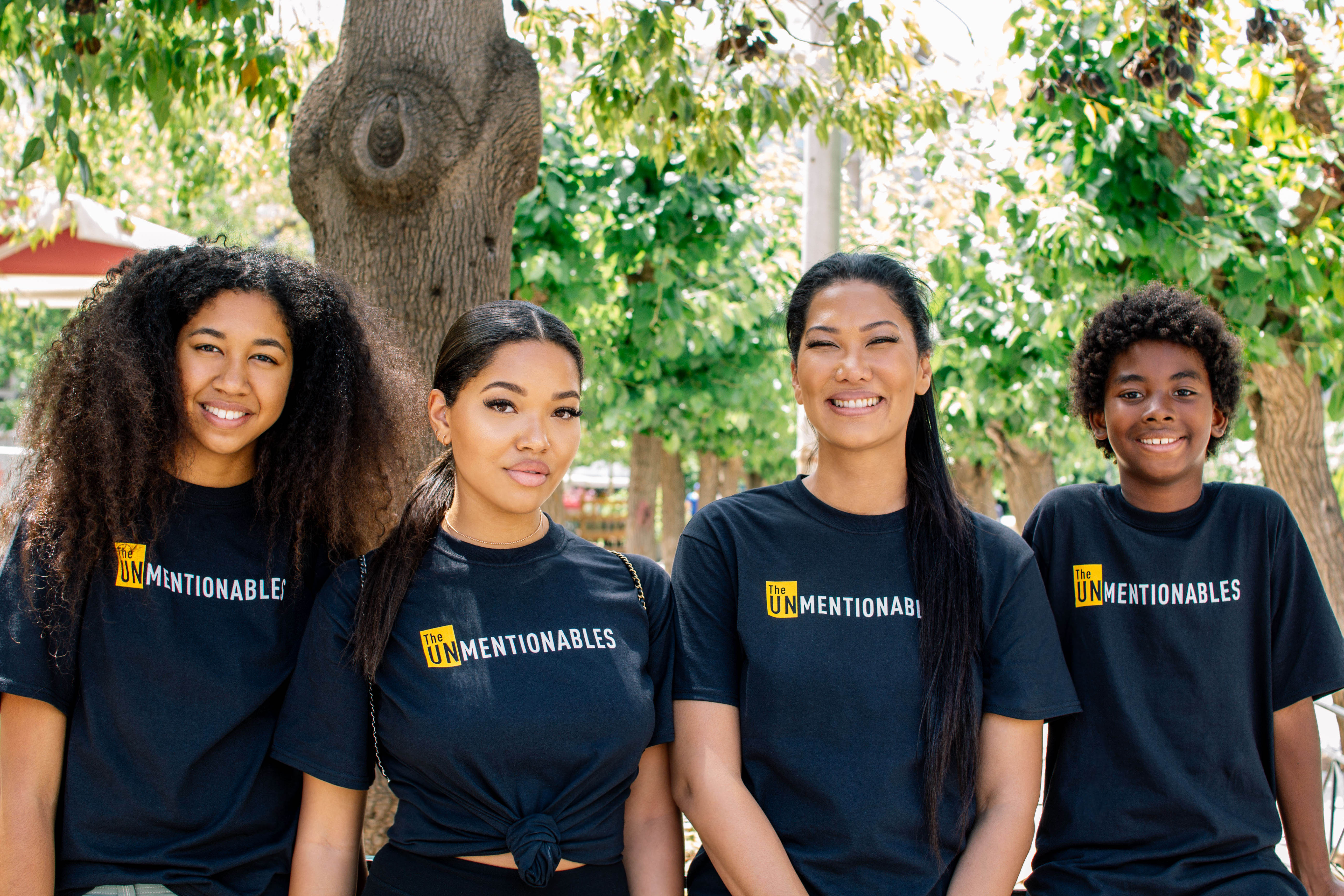 Kimora Lee Simmons And Her Children Give Back In Greece For World Refugee Day
