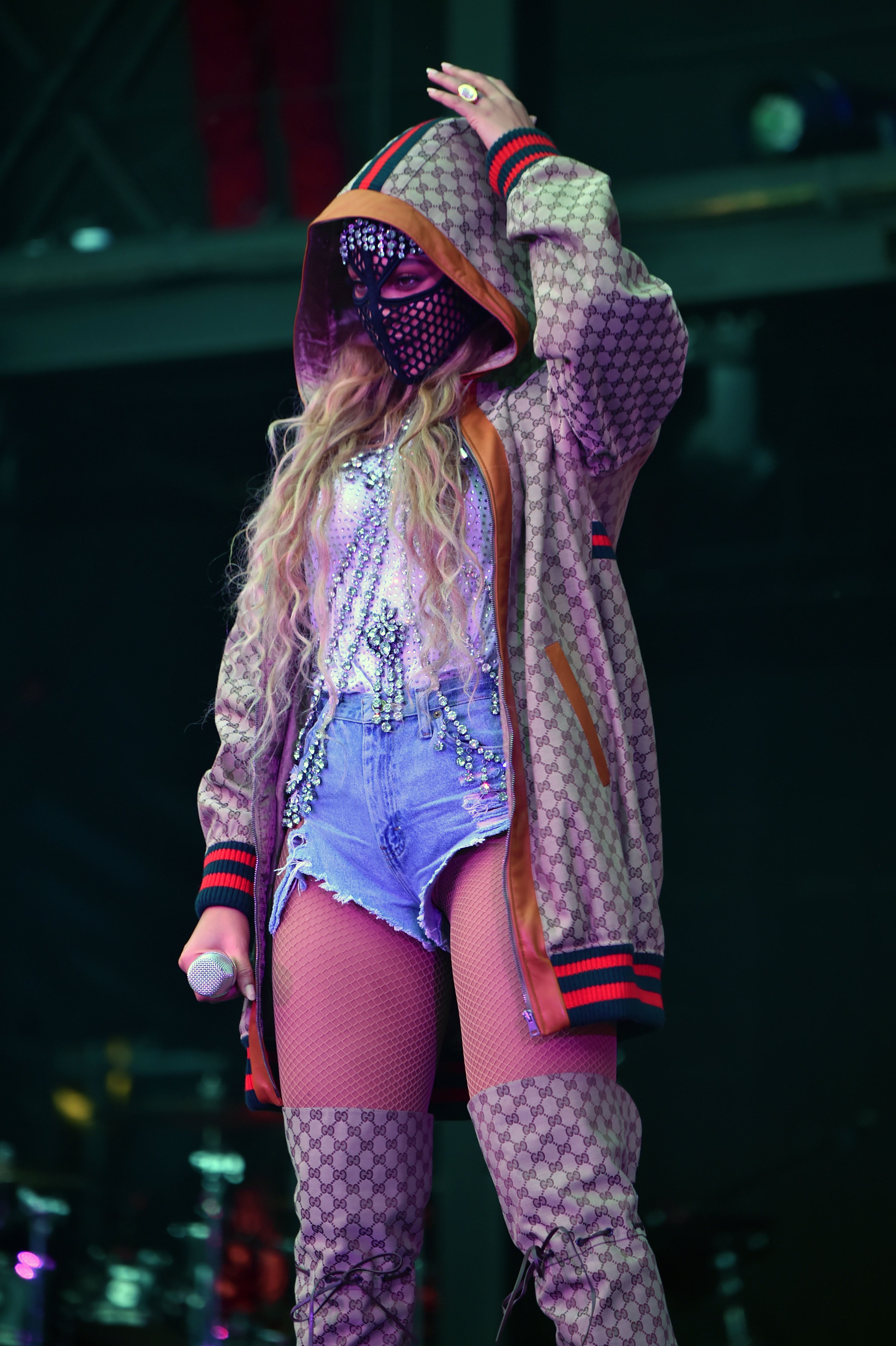 Beyoncé dons ski mask for new tour promo