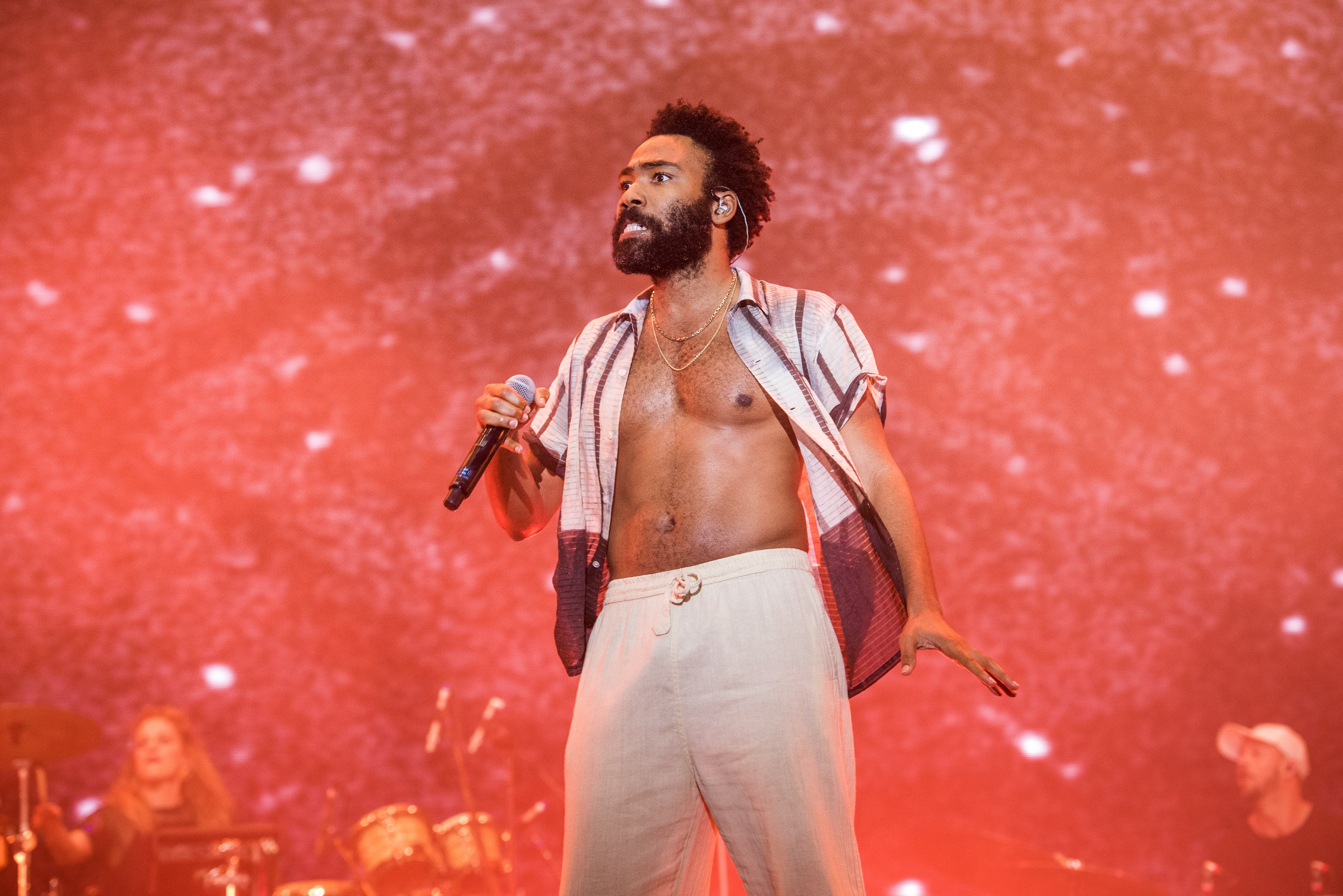 Childish Gambino’s ‘Feels Like Summer’ Video Has All The Celebrity Cameos You Want To See!