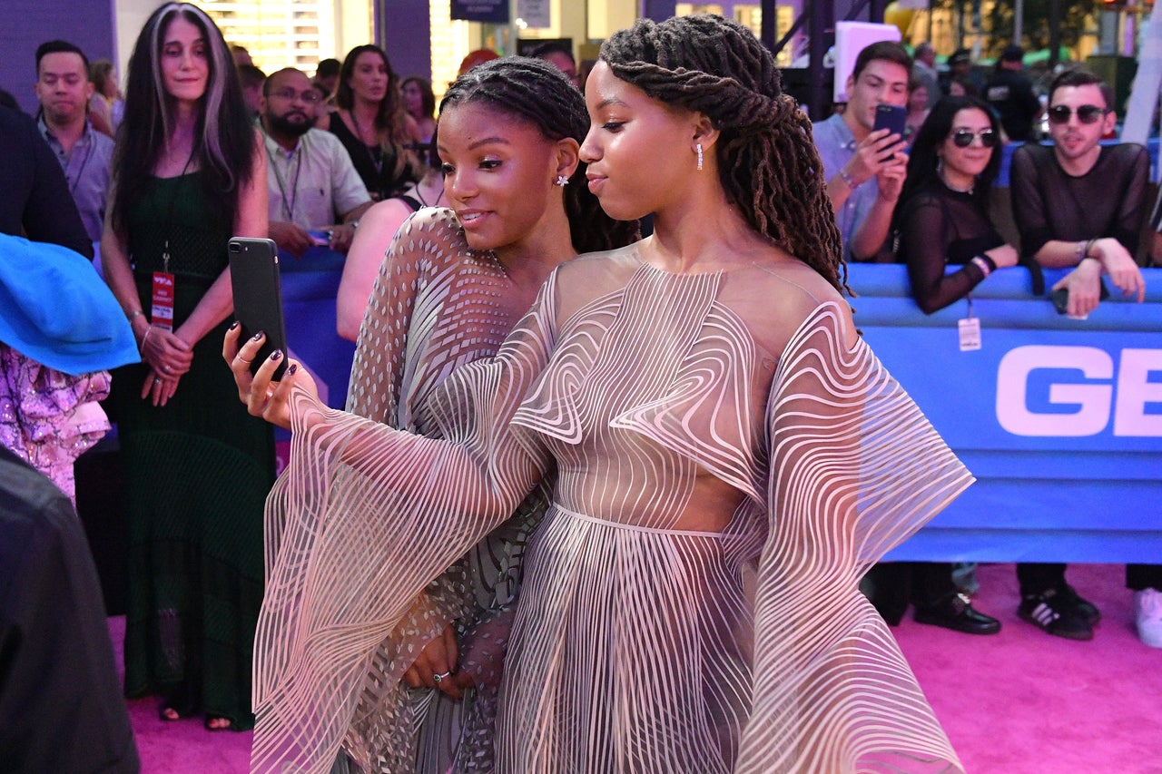 Sister Act: Chloe And Halle Share A Selfie And A Slay At The VMA's ...
