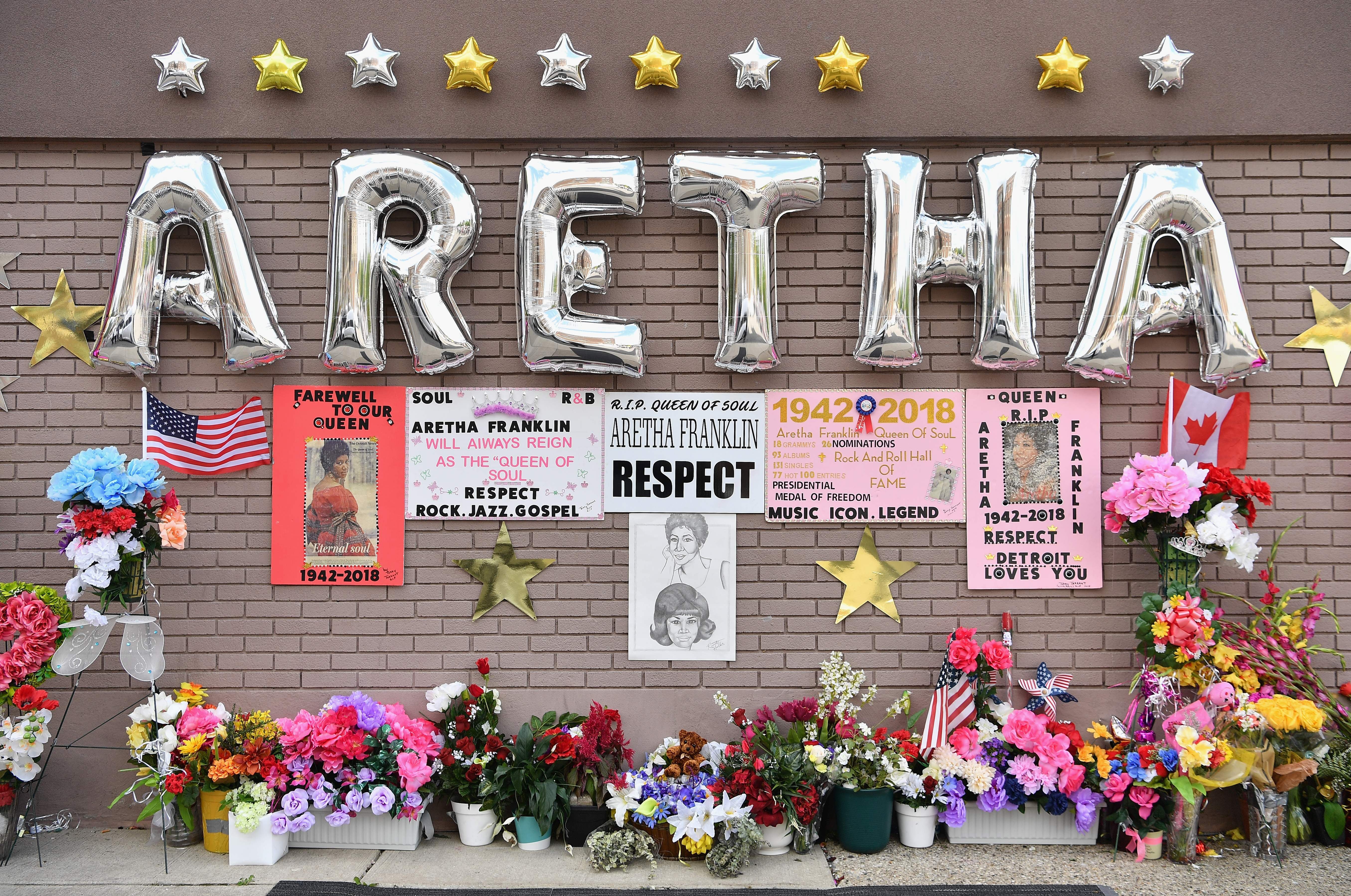 Rest In Peace: Fans And Friends Pay Tribute To Aretha Franklin