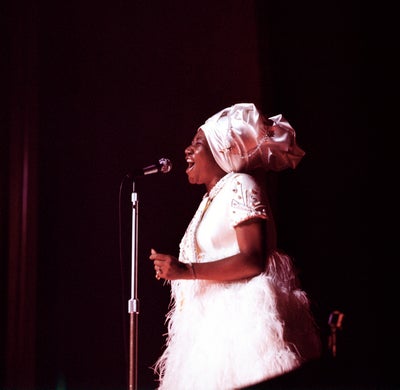 Aretha Franklin’s Most Iconic Hat Moments! We’ve Rounded Up 16 Of Her Best
