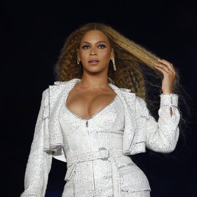 This Surprise Look At Beyoncé Slaying in a Victorian Wedding Dress While Renewing Vows With JAY-Z Is Everything You Need Today