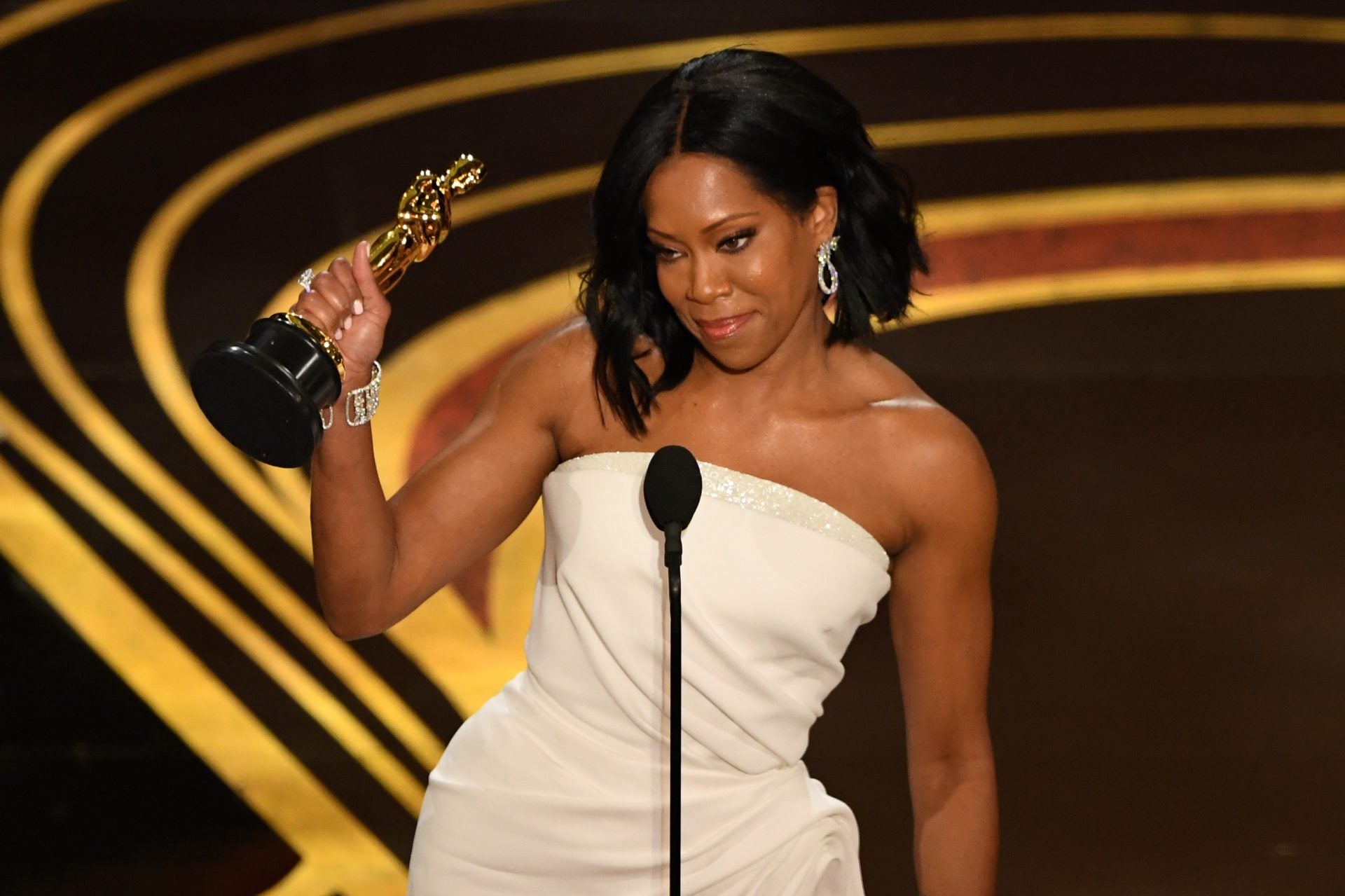 The Super Relatable Place Where Regina King Keeps Her Oscar And Why She’s Not Letting It Slow Her Down