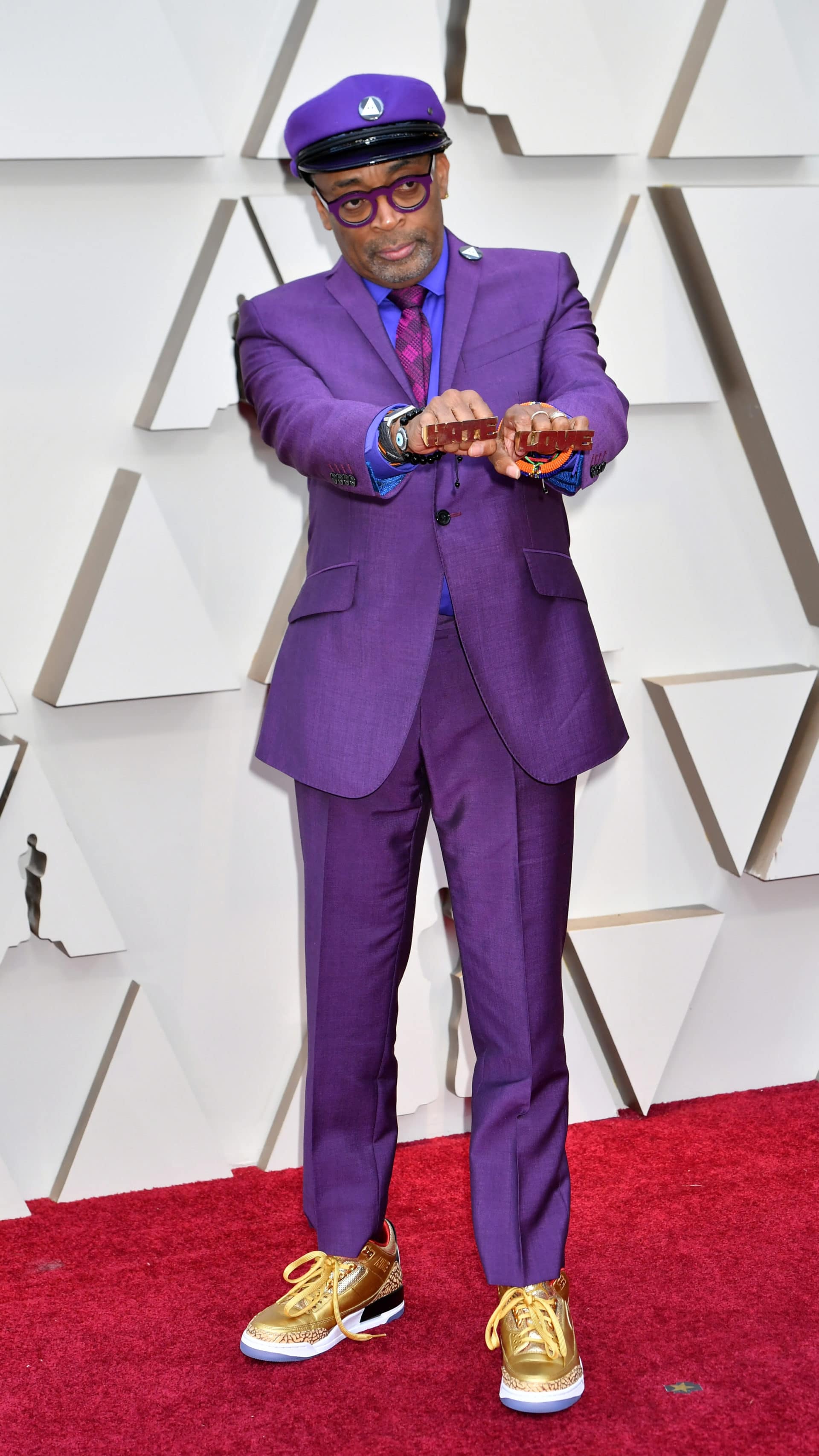 Nuestra compañía Flexible Amplificar Spike Lee's Oscar Moment Was Footed By A Pair Of Custom-Made Nike Sneakers  | Essence