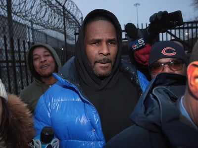R. Kelly Gives Fans 28-Second Performance, Begs Press To ‘Take It Easy’ On Him