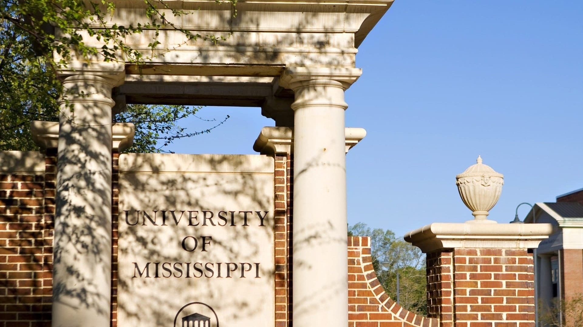 University Of Mississippi Student Government Votes To Remove Confederate Statue From Campus Center