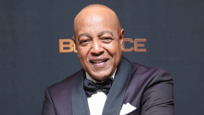 Peabo Bryson Meets First Responders Who Saved His Life After Suffering Heart Attack