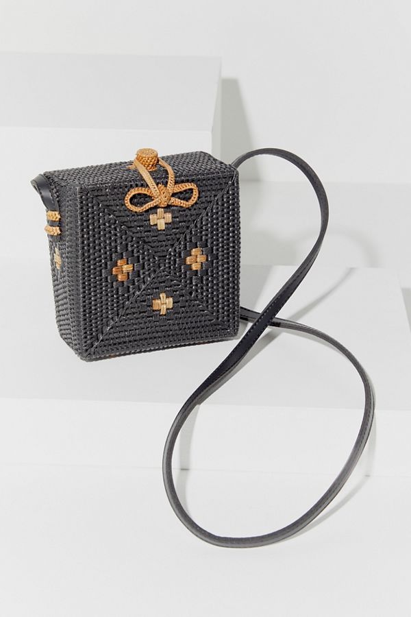 The Hands-Free Bags You Need For Ultimate Summer Fun