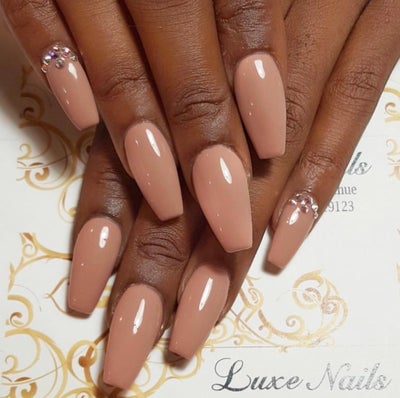 9  Pretty Manicures For Jumping The Broom