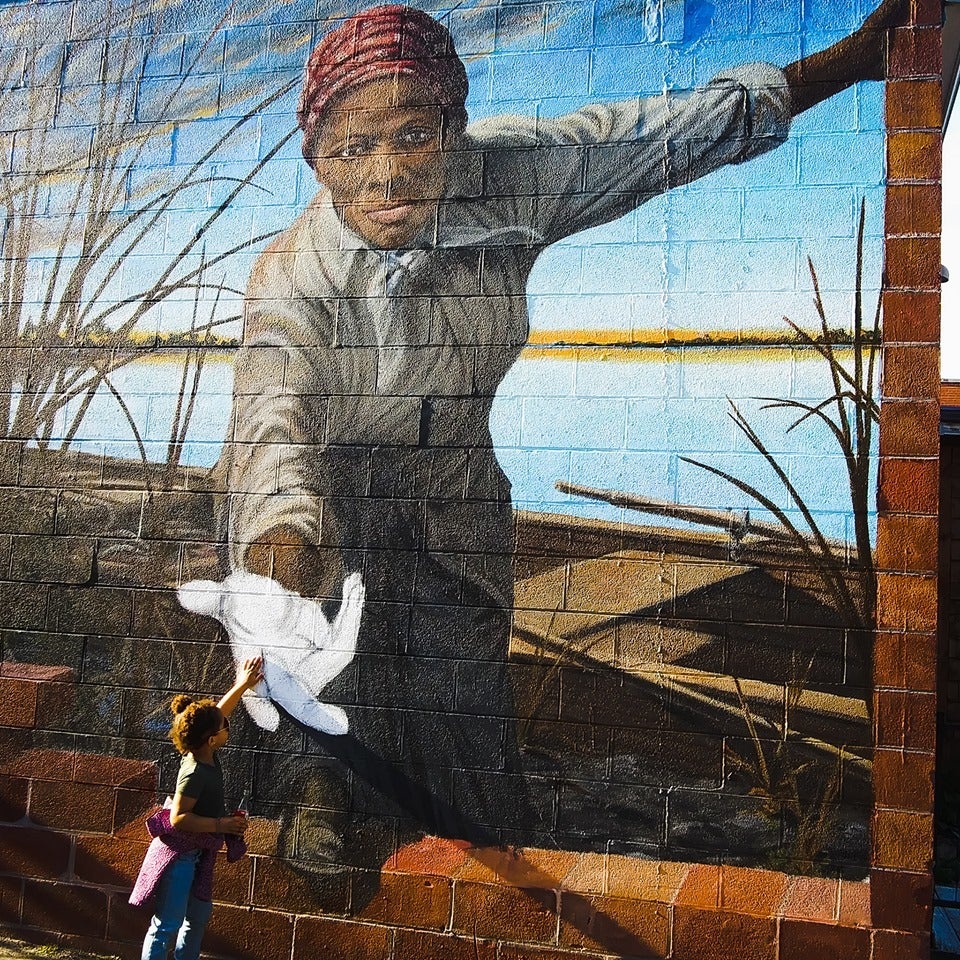 Photo Of 3-Year-Old Girl Touching A Harriet Tubman Mural Is Inspiring People Everywhere
