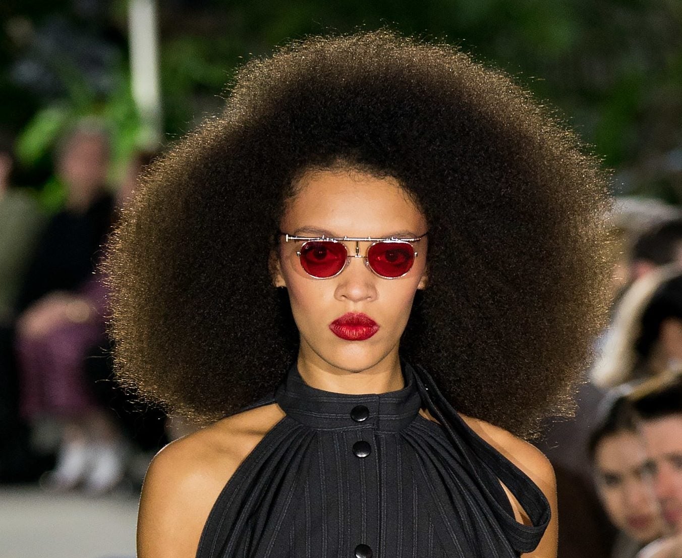 At Louis Vuitton Resort 2020, Big Hair and Colorful Makeup Are an '80s  Beauty Fever Dream
