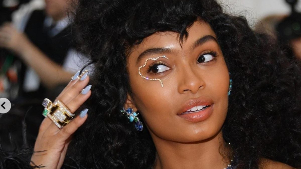 Yara Shahidi S Inspiring Get Ready With Me Tutorial Reminds Us To Have Fun With Makeup Essence
