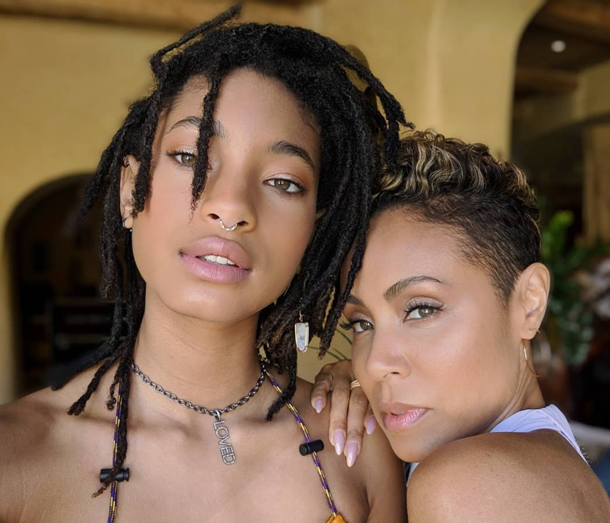 Grease In Greece Willow Smith Greases Her Mother S Scalp In This