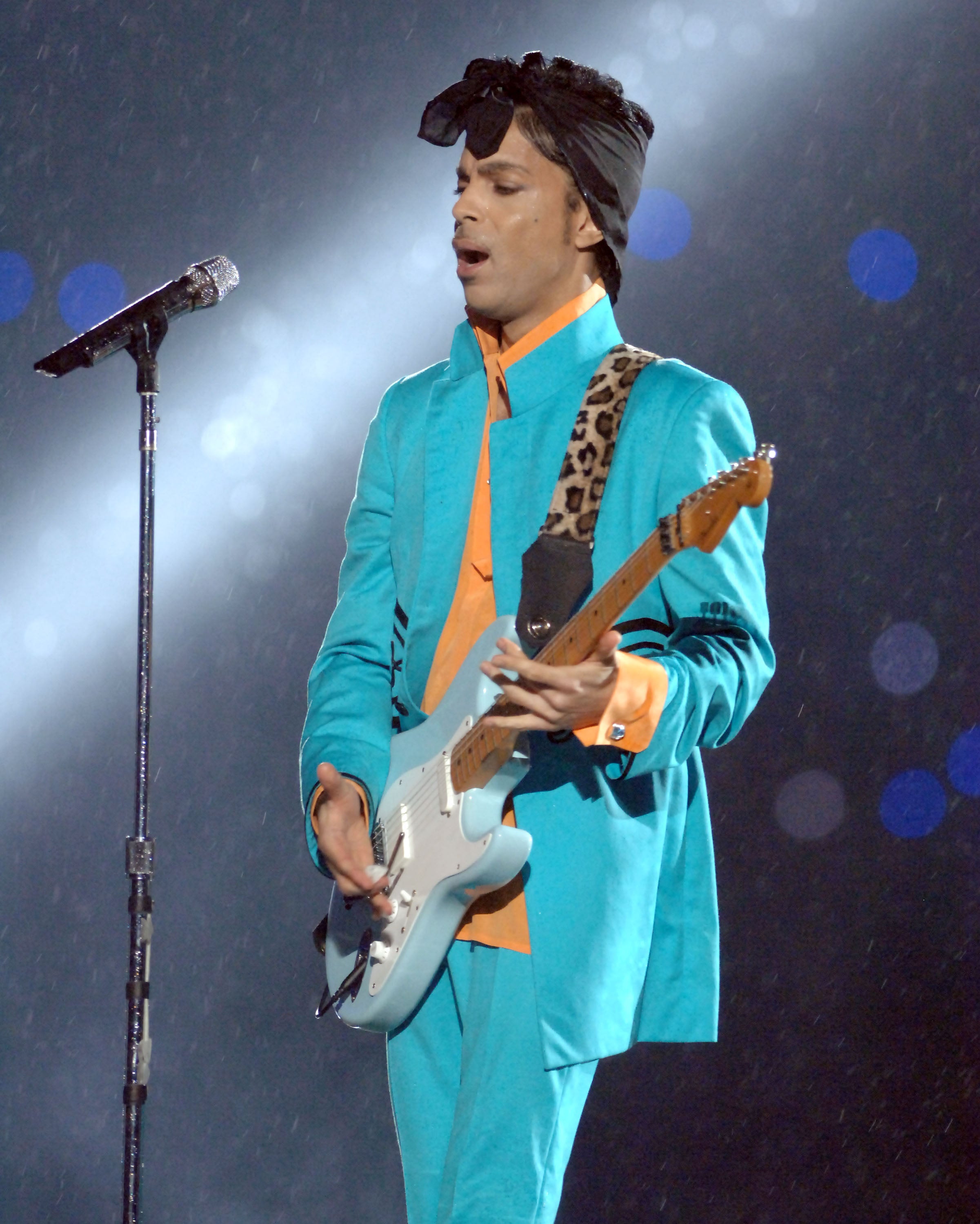 13 Times Prince Showed Us That Beauty Isn't Just For The Ladies