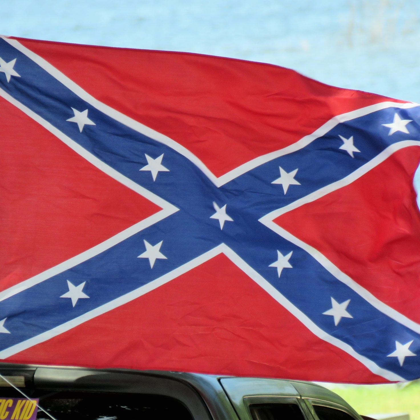 Black Family Dismisses White Contractor With Confederate Flag Flying From His Truck