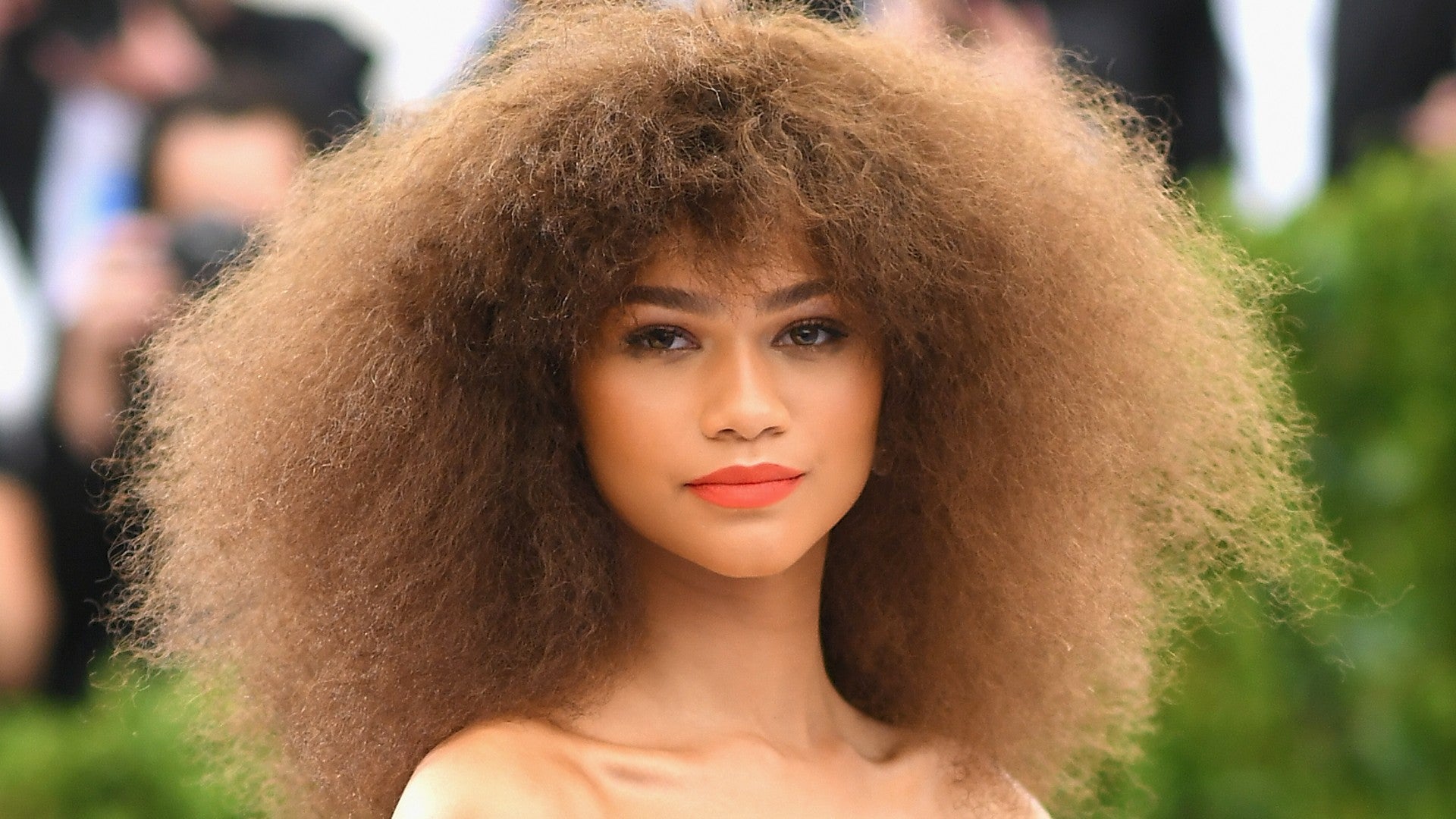 Selfies For Zendaya Grows In Popularity As The Star Responds To The Hashtag