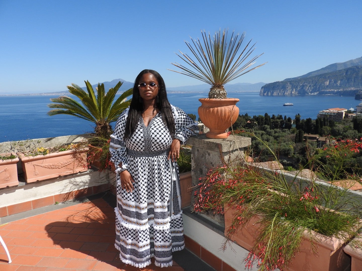 This Curvy Travelista Shows You How To Jetset In Style