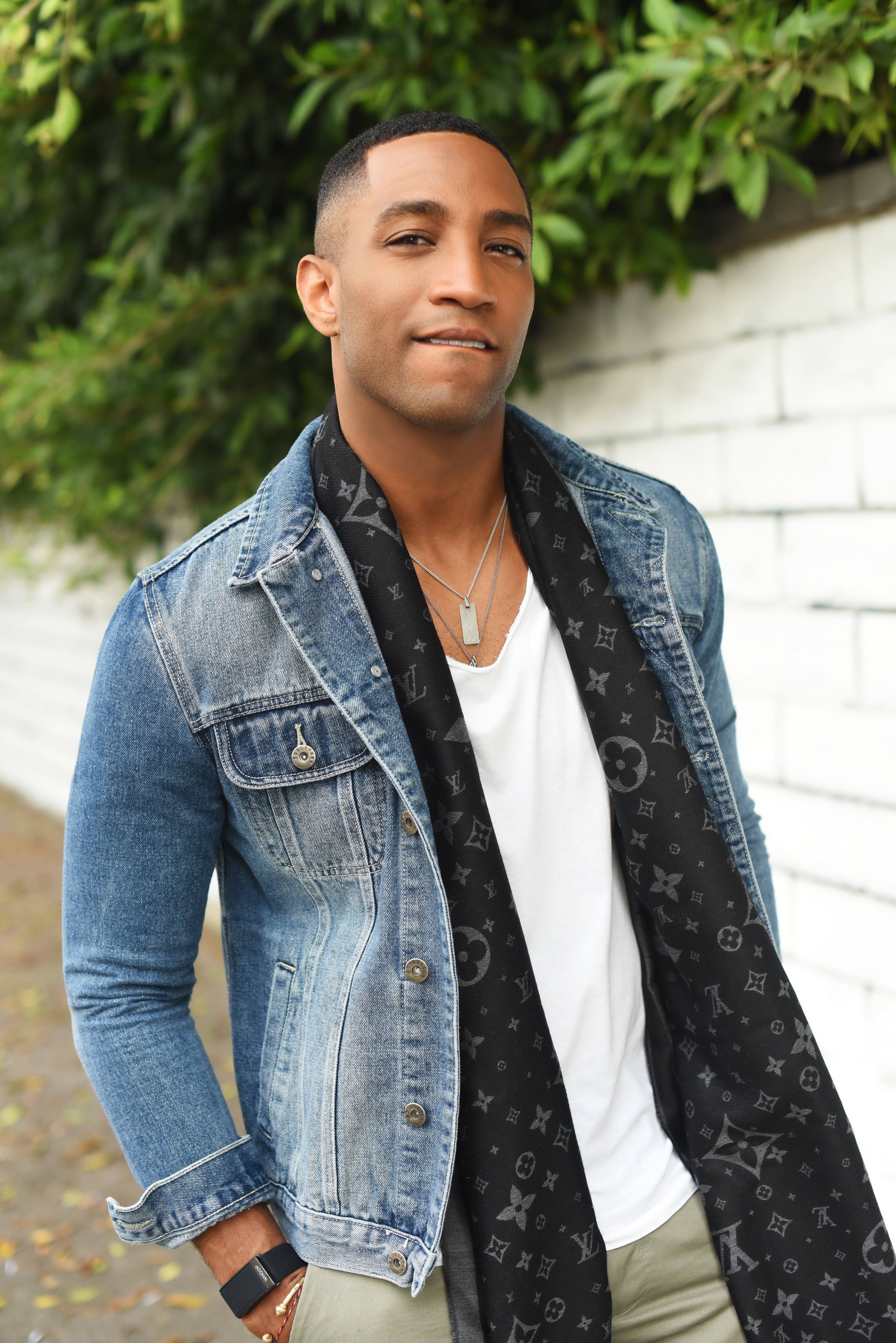 Brooks Darnell Talks Staying Authentic In Hollywood & Starring Opposite Tamera Mowry-Housley In Hallmark’s ‘A Christmas Miracle’